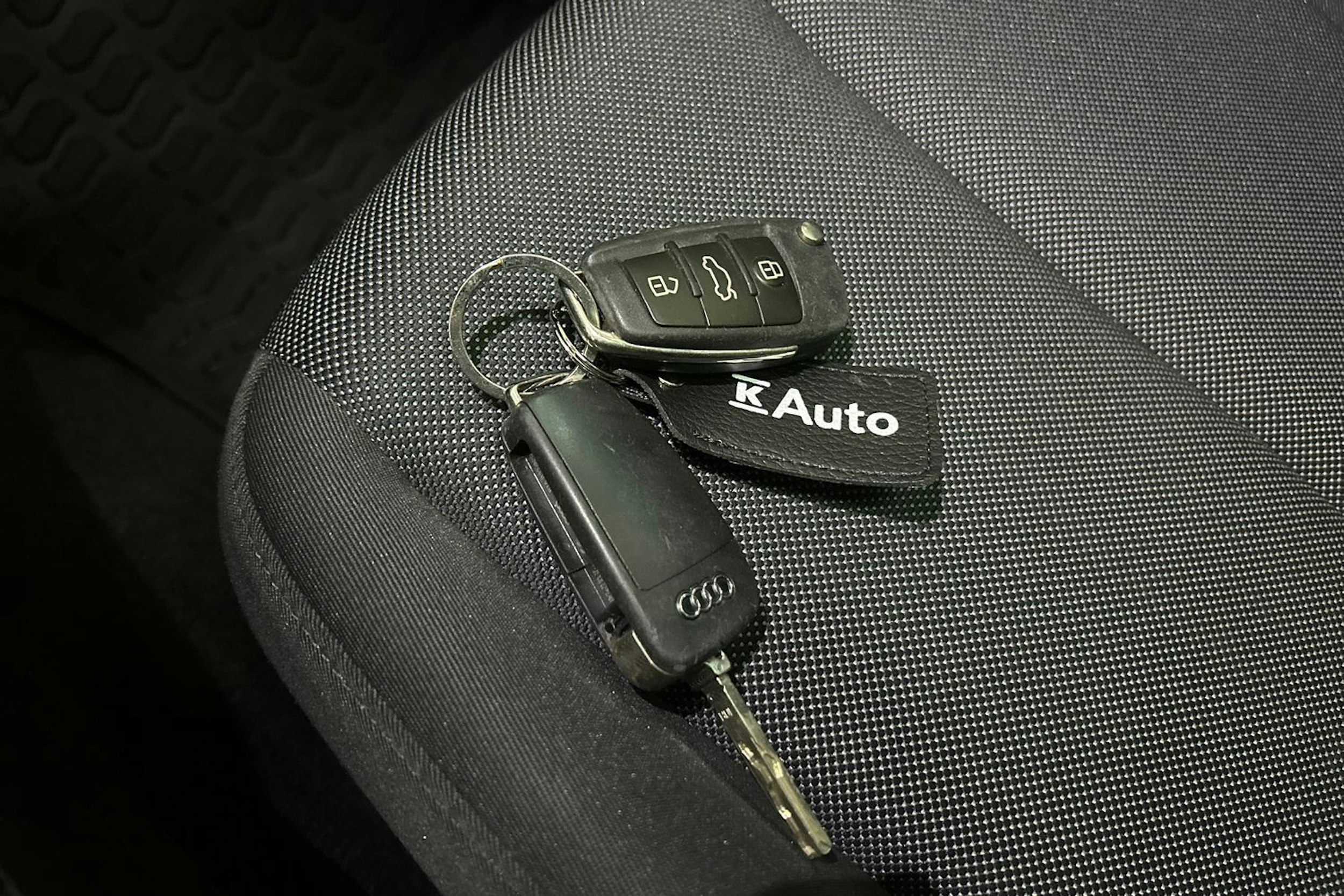 Harmaa Audi Q2 2018 kuva 25.