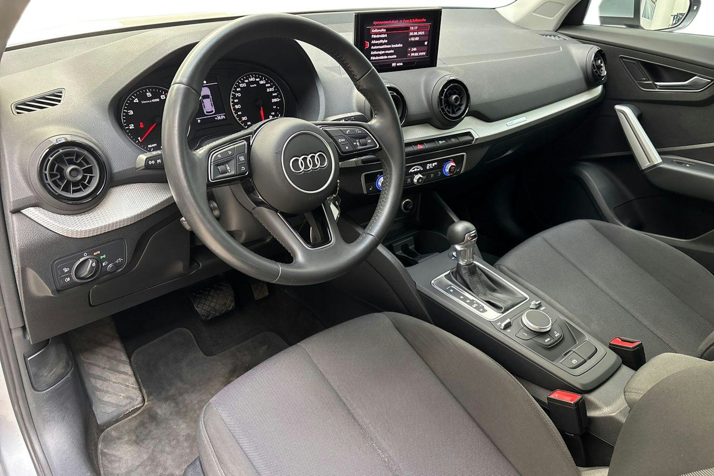 hopea Audi Q2 2018 kuva 7.