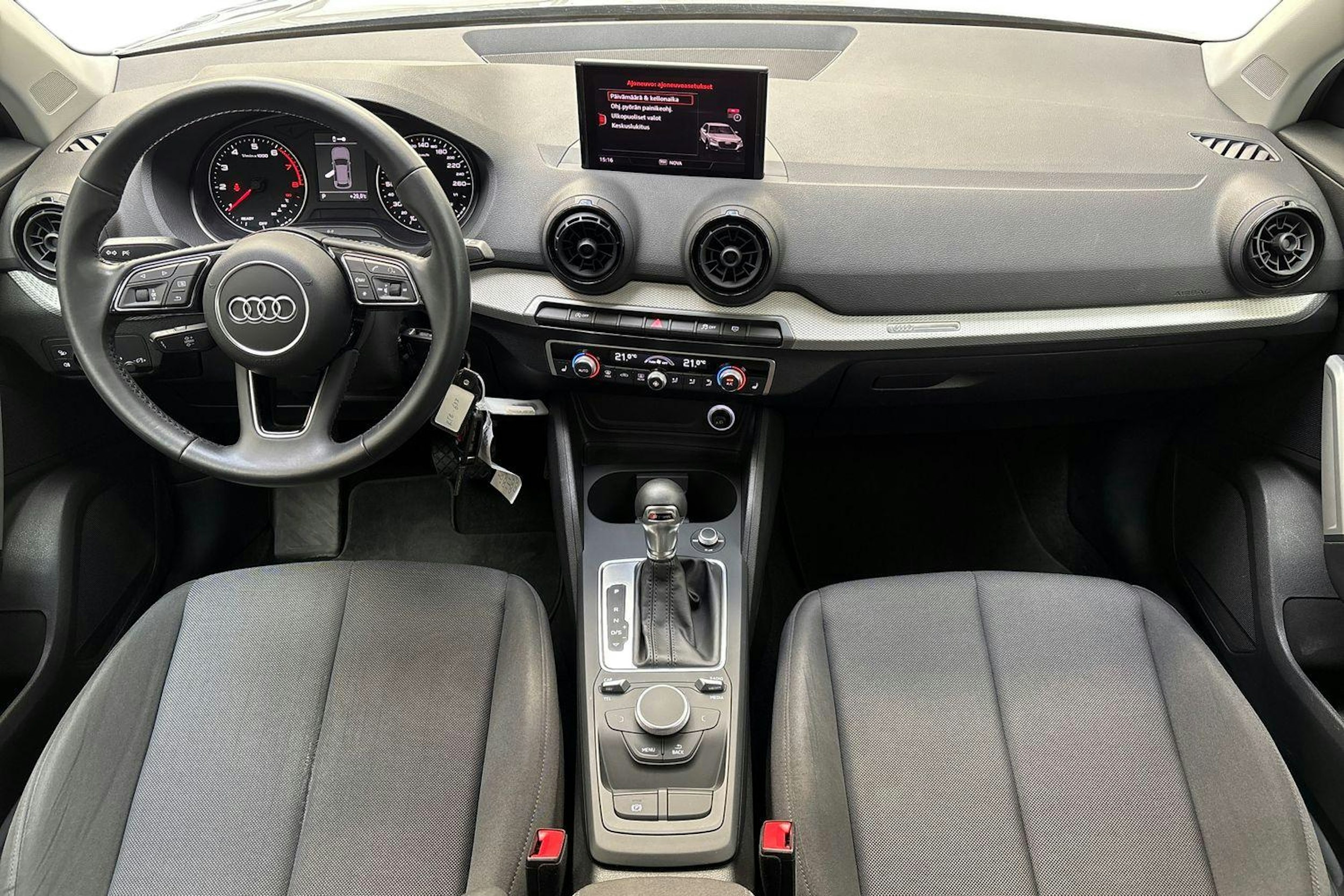 hopea Audi Q2 2018 kuva 9.