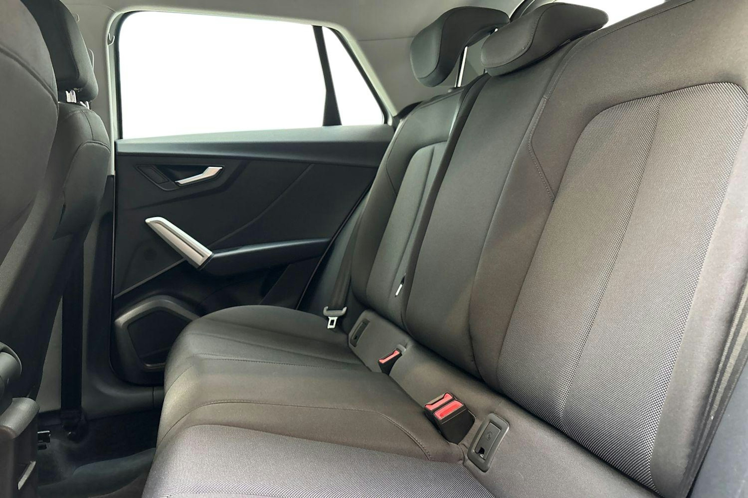 hopea Audi Q2 2018 kuva 10.