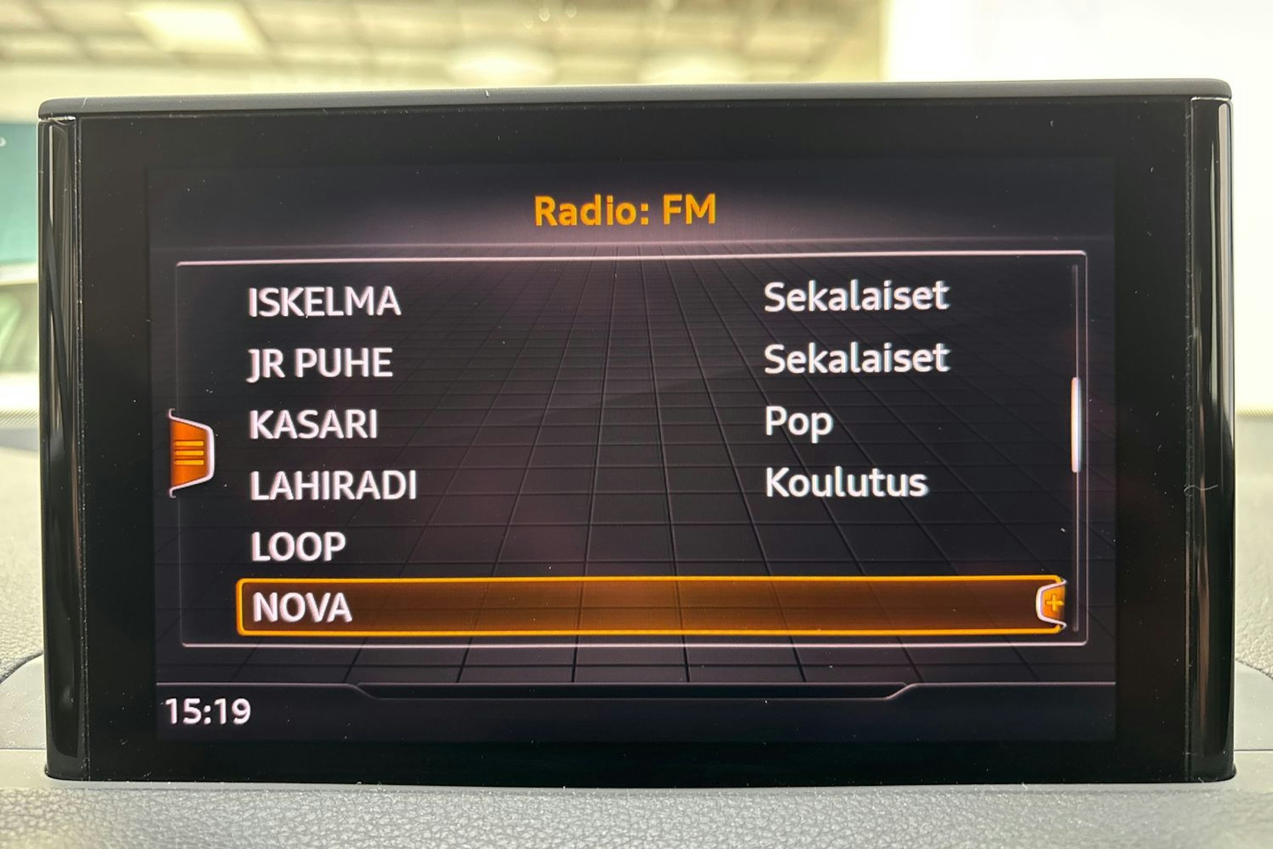 hopea Audi Q2 2018 kuva 18.