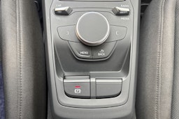 hopea Audi Q2 2018 kuva 23.