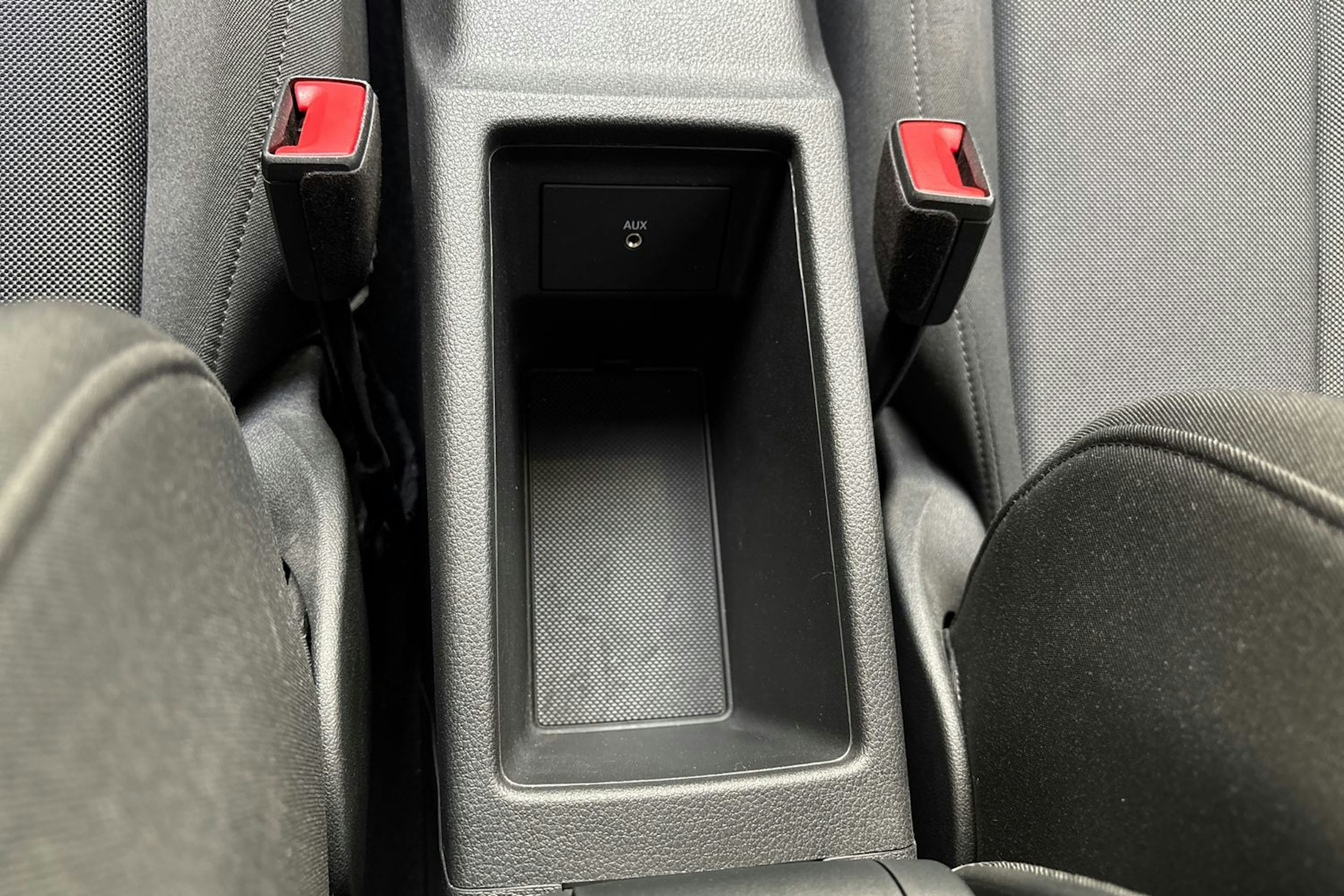 hopea Audi Q2 2018 kuva 24.