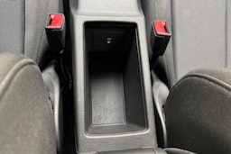 hopea Audi Q2 2018 kuva 24.