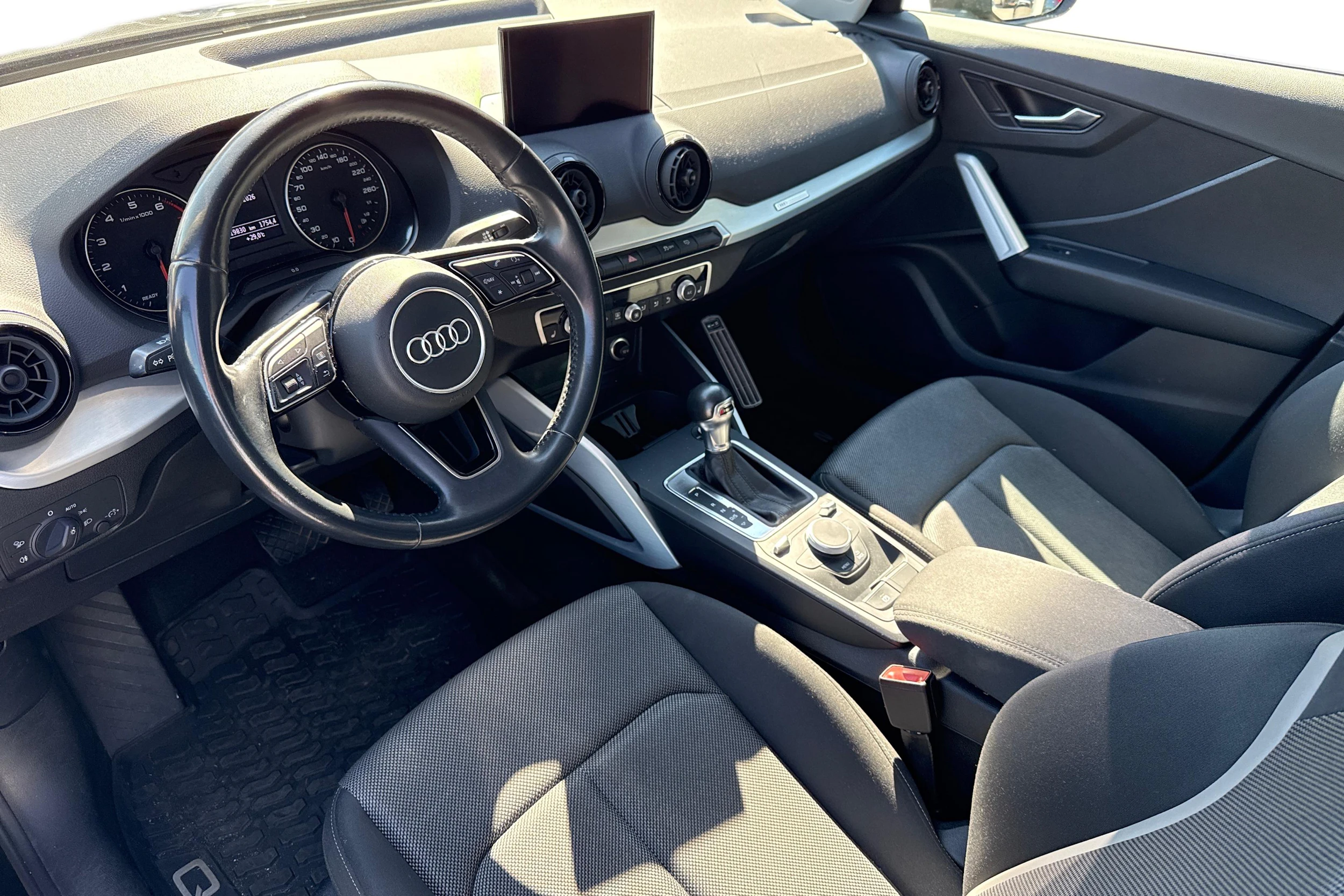 musta Audi Q2 2018 kuva 3.