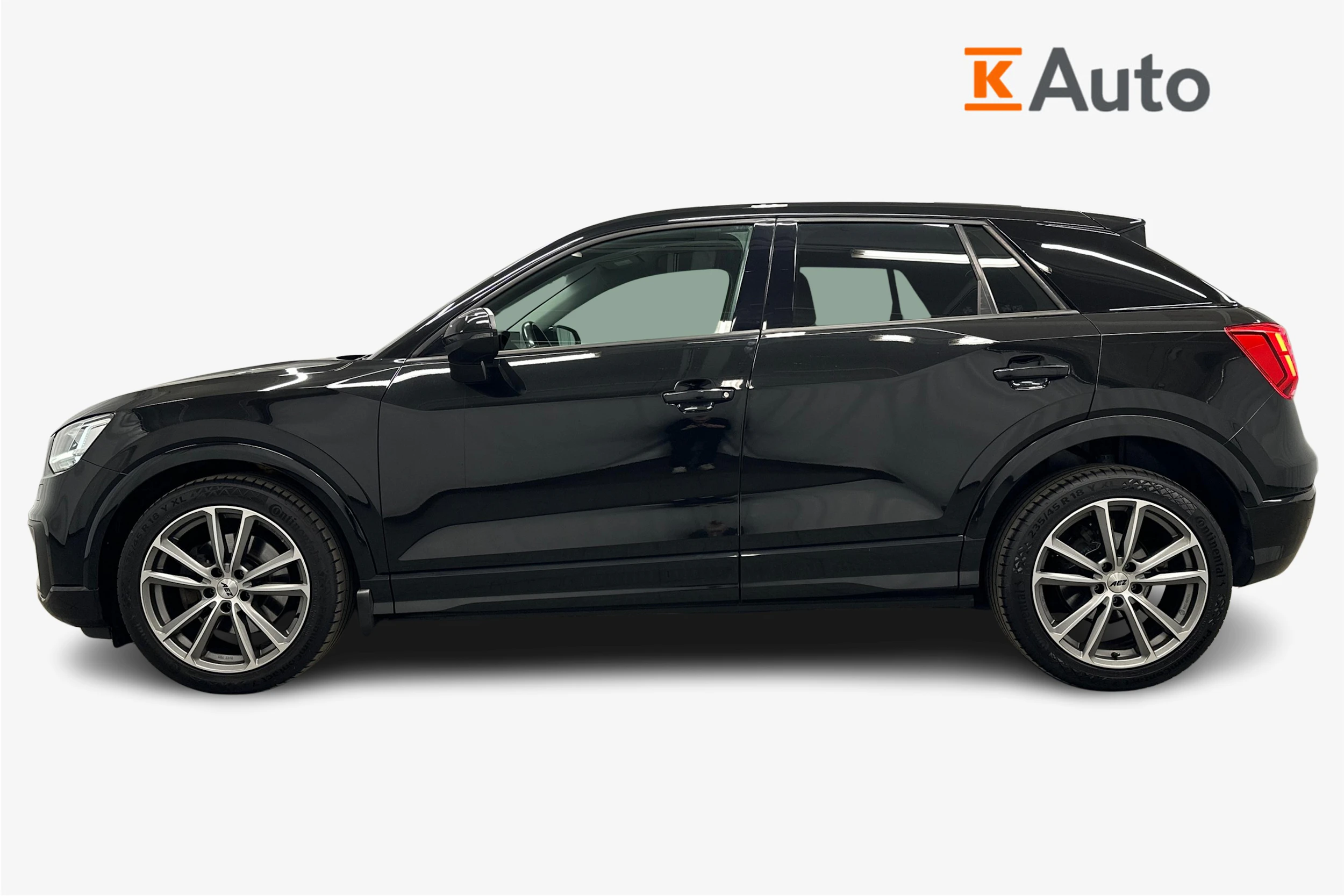 musta Audi Q2 2018 kuva 5.