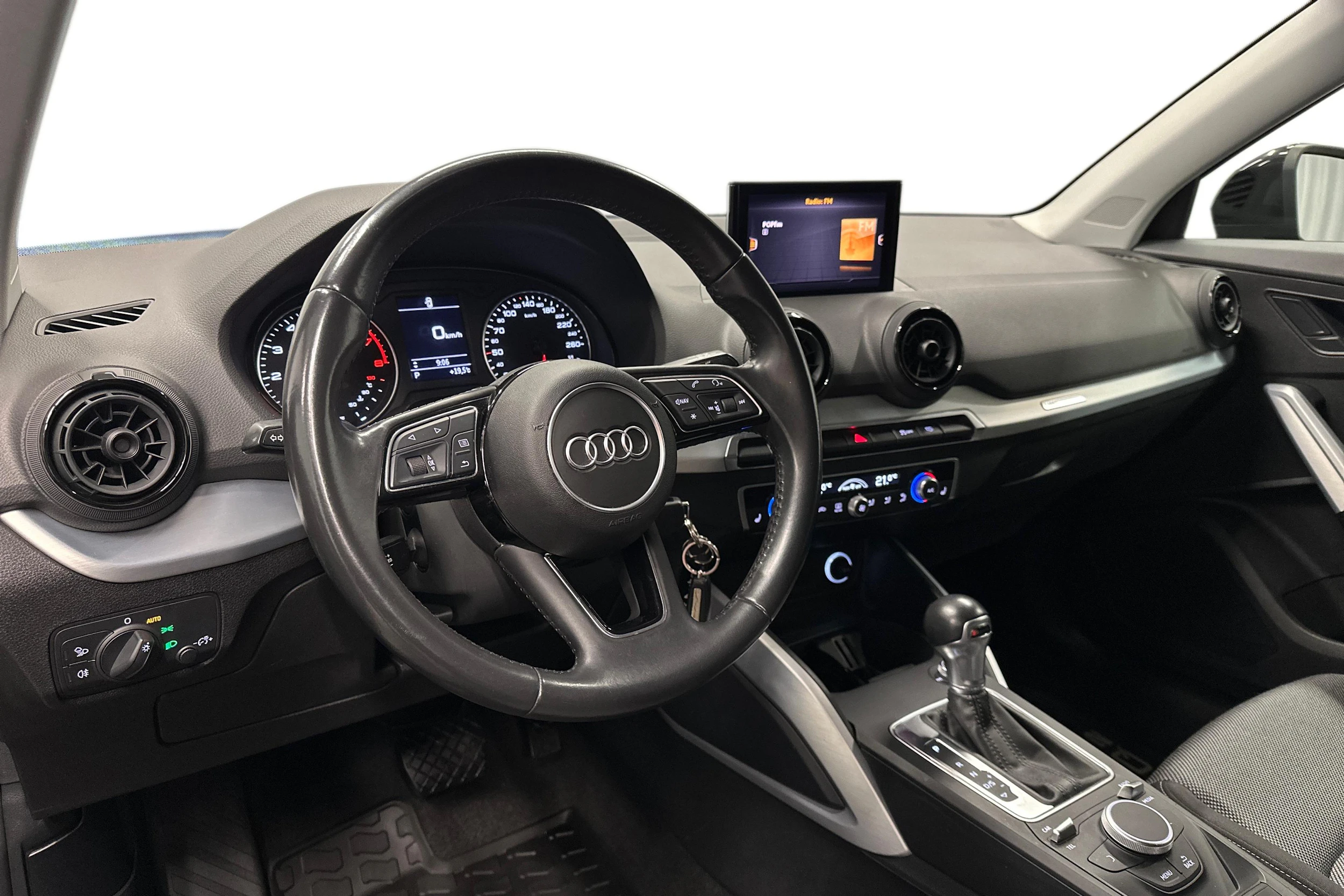 musta Audi Q2 2018 kuva 6.