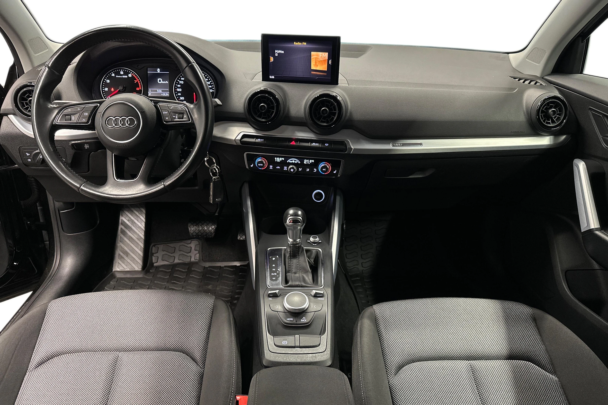 musta Audi Q2 2018 kuva 7.