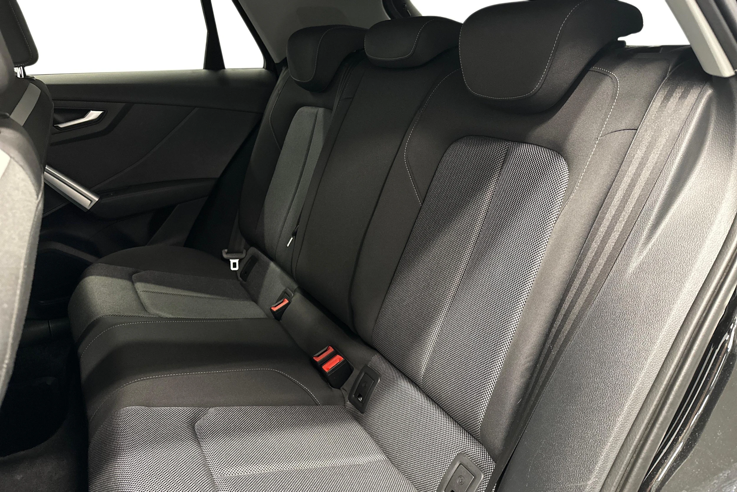 musta Audi Q2 2018 kuva 8.