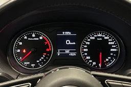 musta Audi Q2 2018 kuva 13.