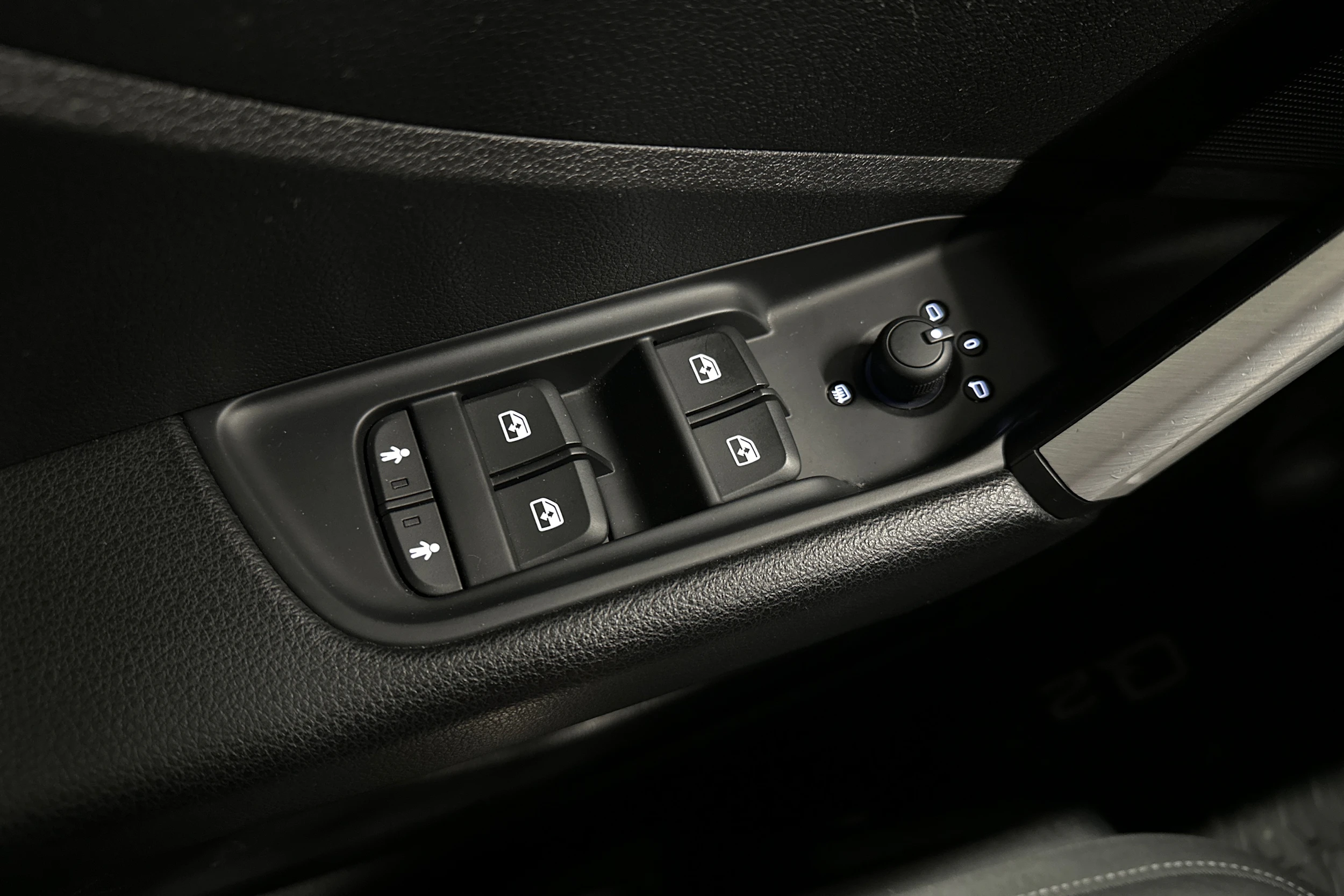 musta Audi Q2 2018 kuva 15.