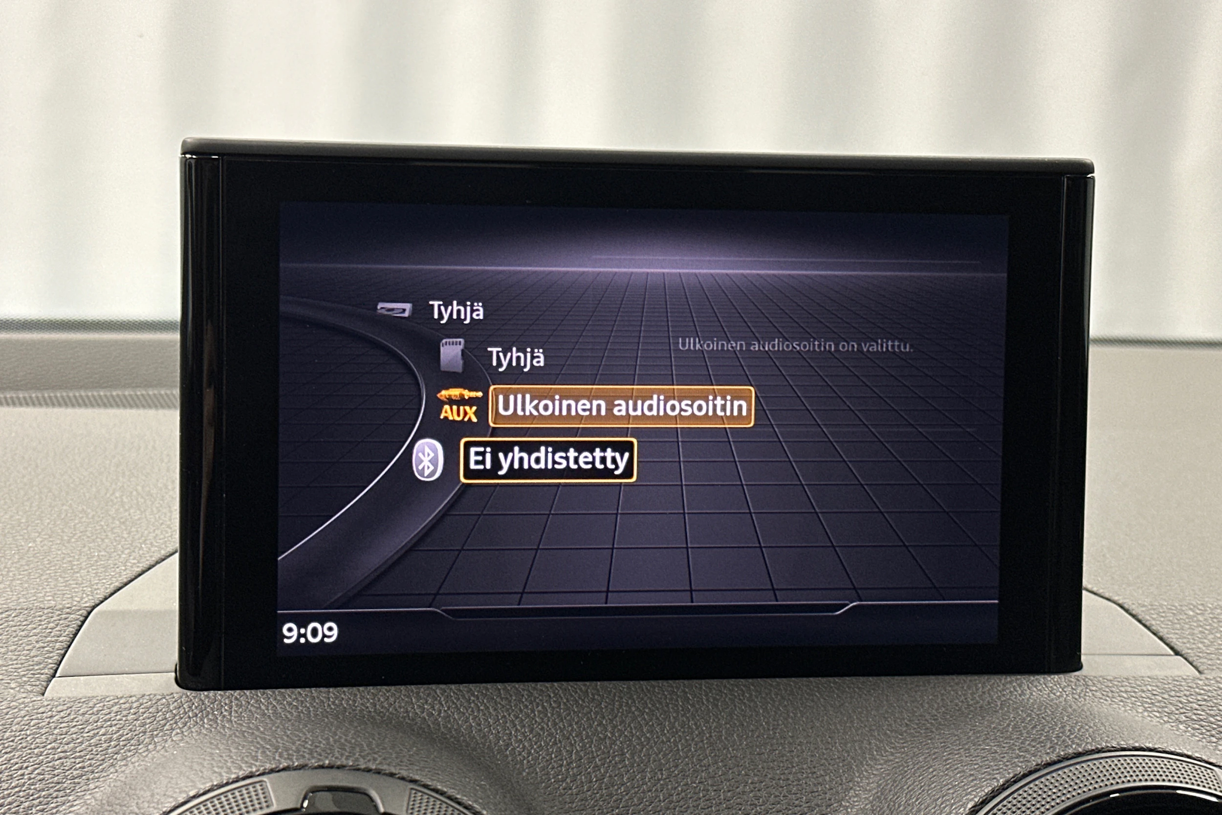 musta Audi Q2 2018 kuva 18.