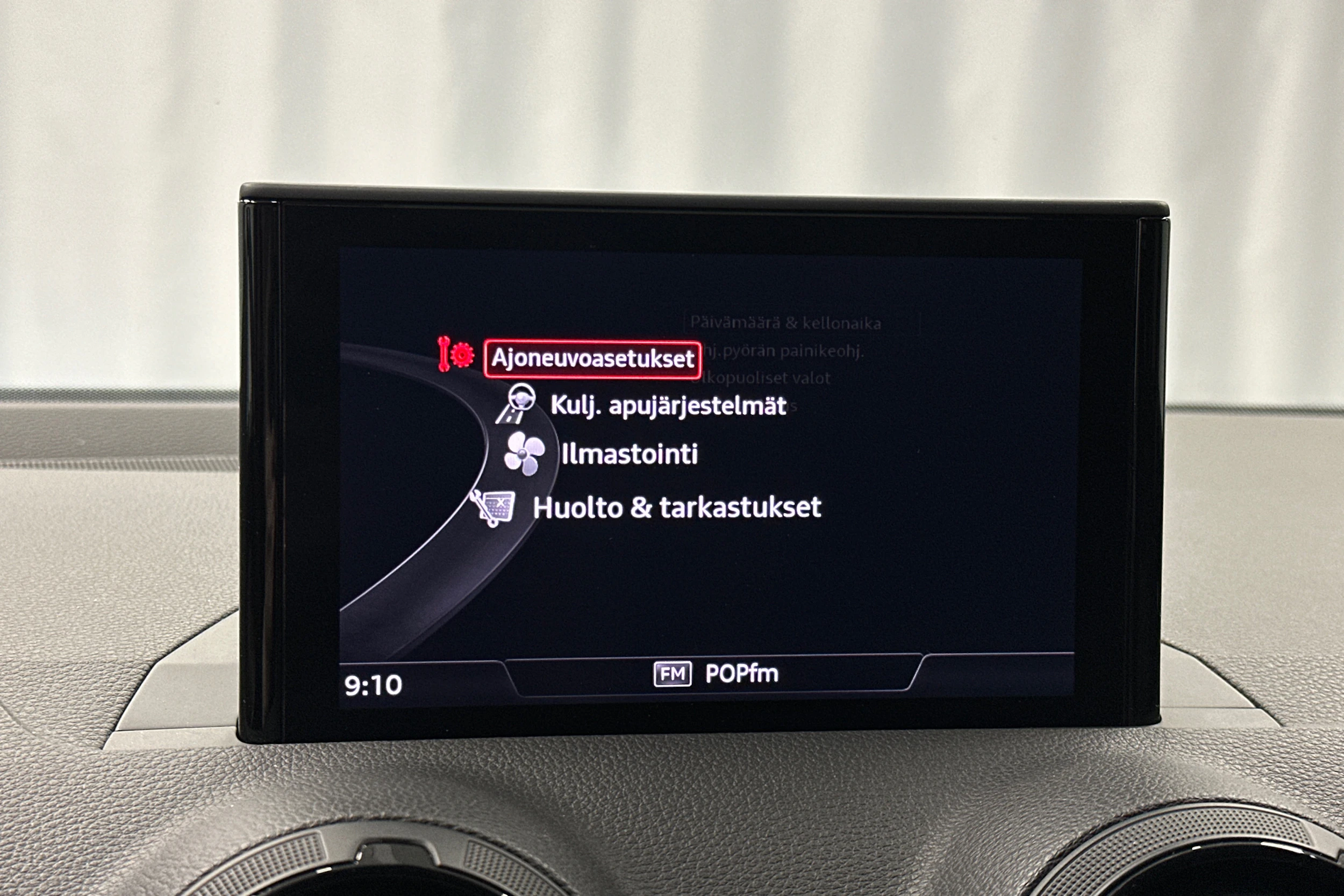 musta Audi Q2 2018 kuva 20.