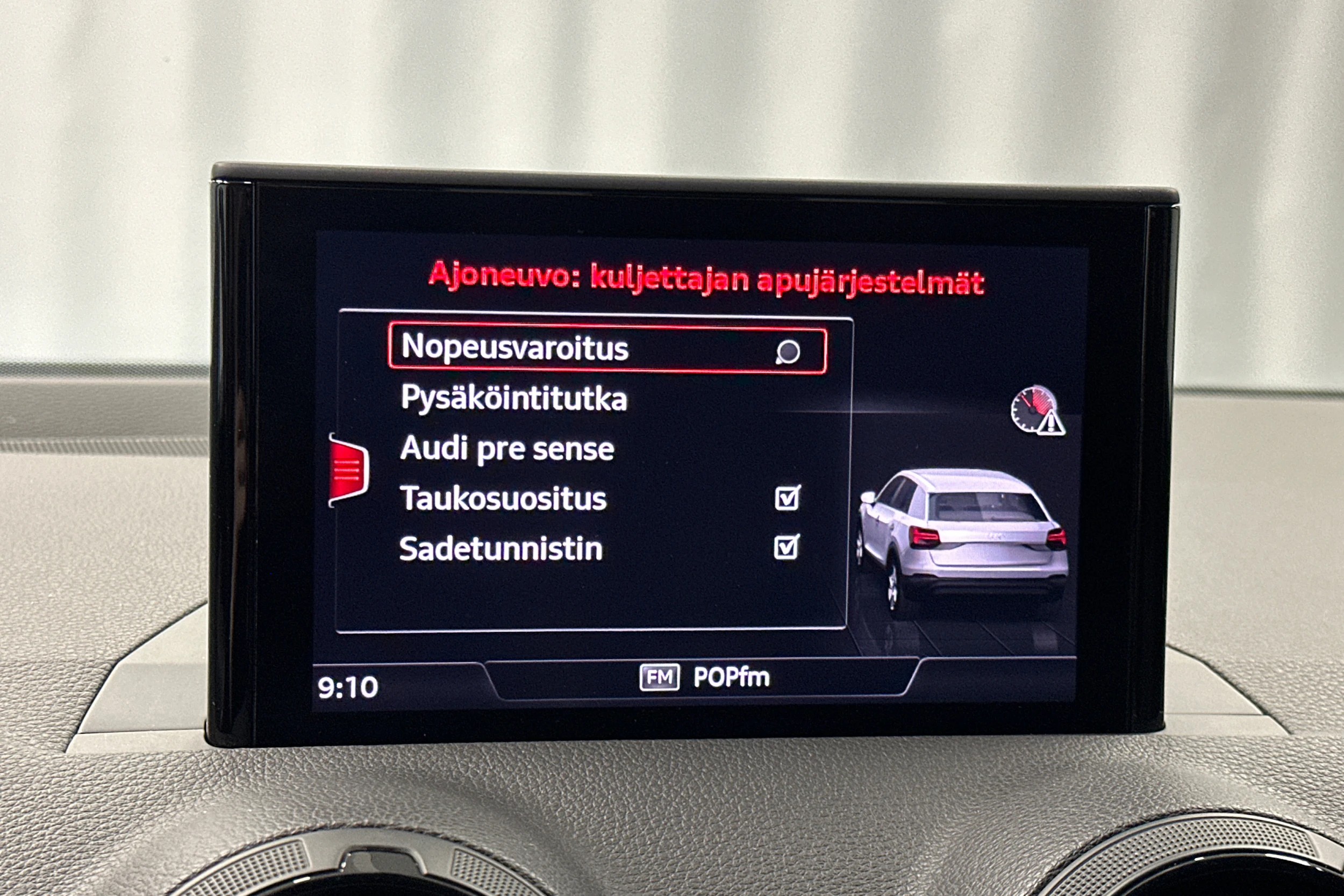 musta Audi Q2 2018 kuva 21.