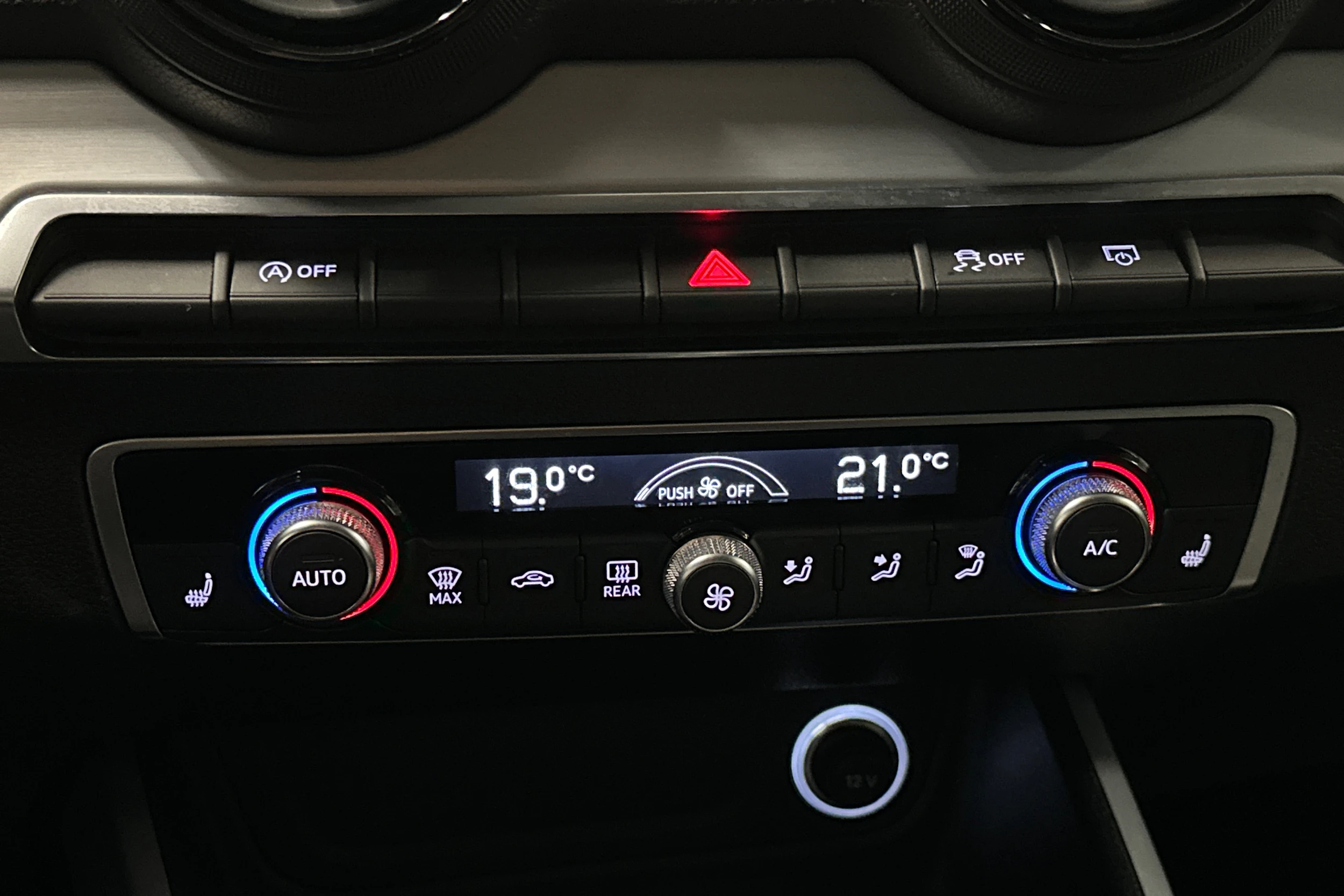 musta Audi Q2 2018 kuva 22.