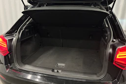 musta Audi Q2 2018 kuva 24.