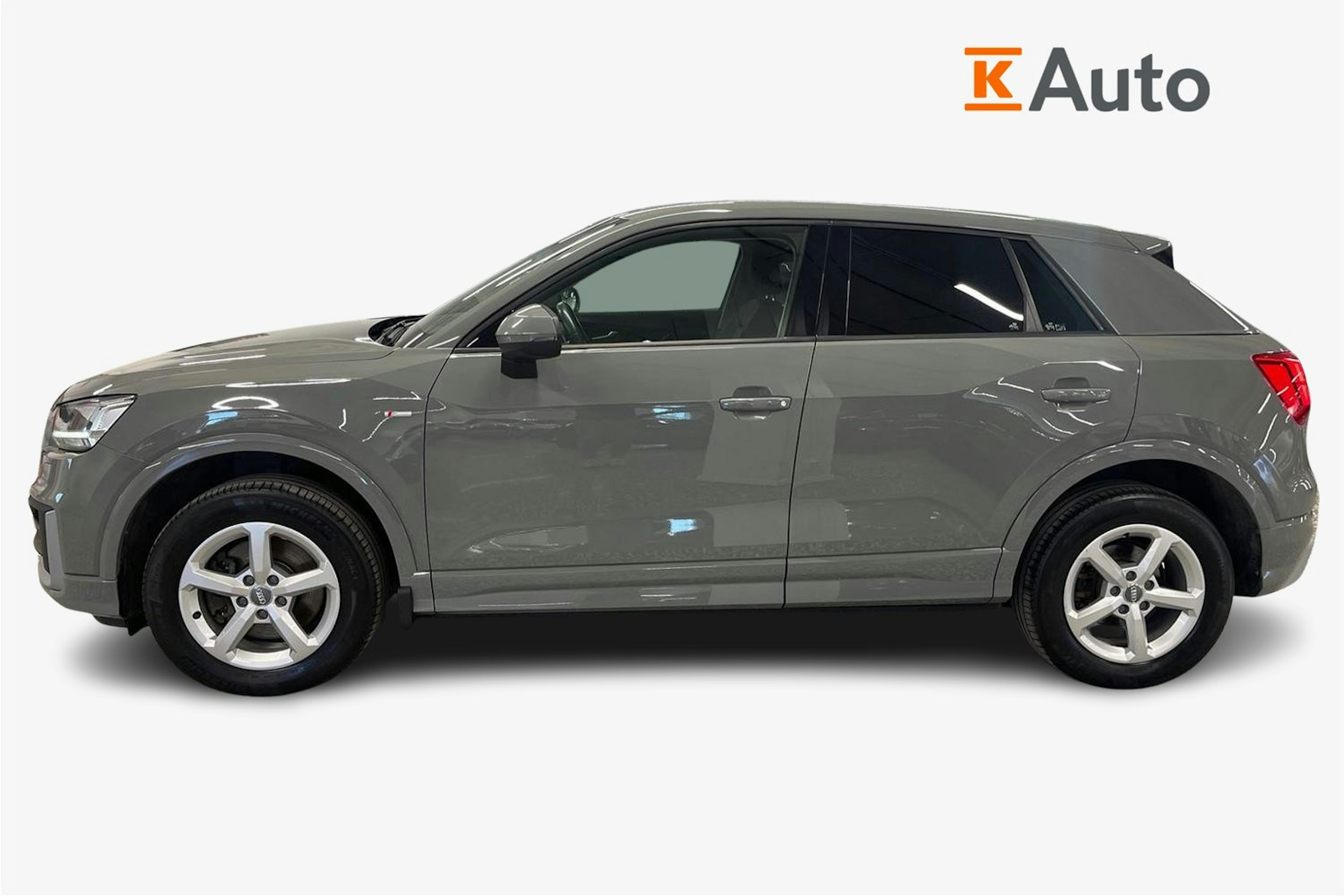 Harmaa Audi Q2 2018 kuva 6.