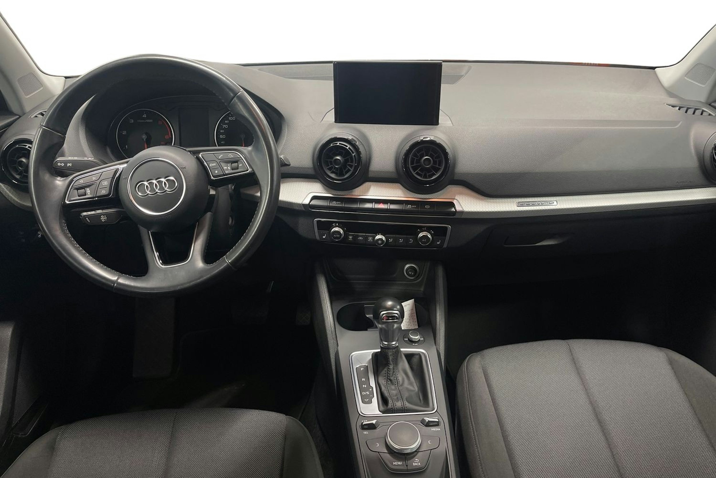 Harmaa Audi Q2 2018 kuva 9.