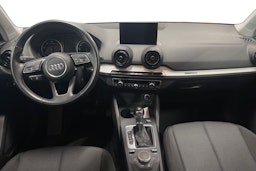Harmaa Audi Q2 2018 kuva 9.