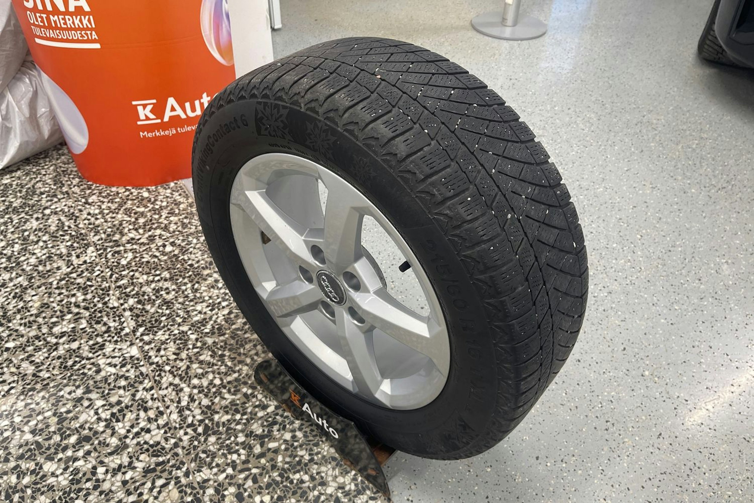 Harmaa Audi Q2 2018 kuva 13.