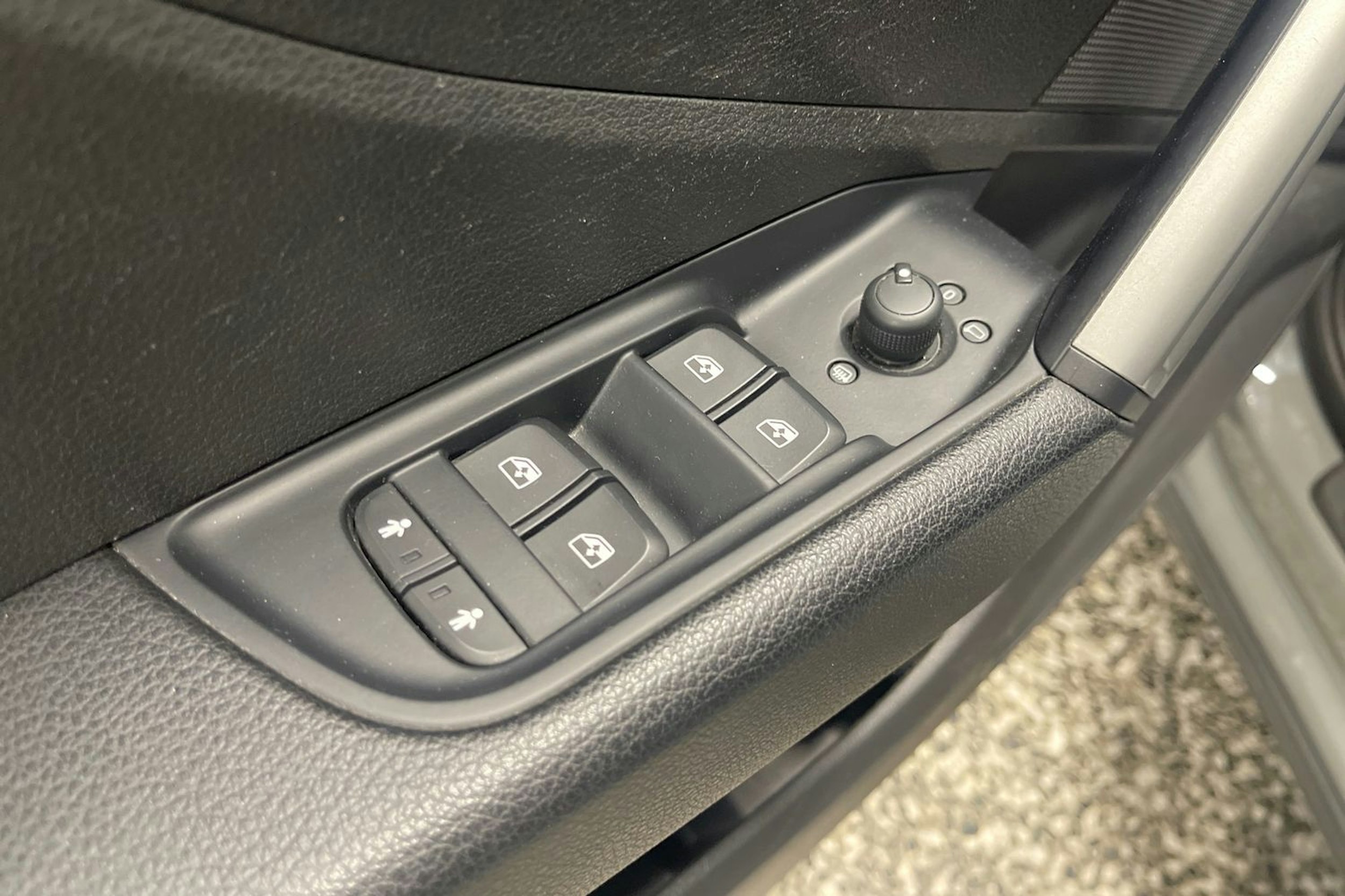 Harmaa Audi Q2 2018 kuva 15.