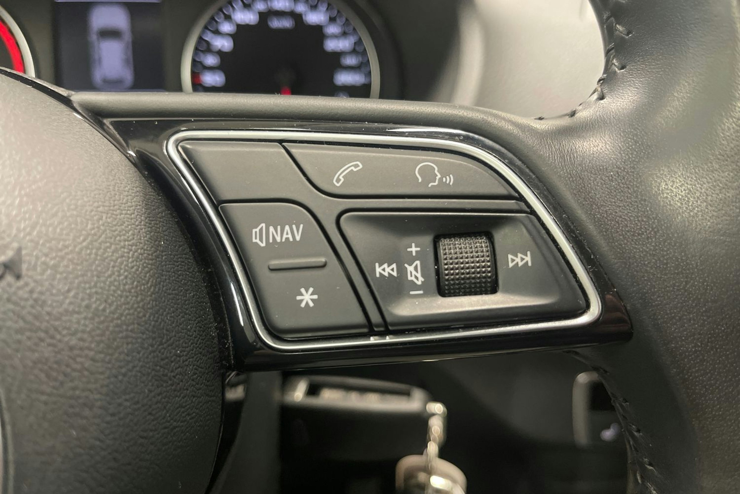 Harmaa Audi Q2 2018 kuva 19.