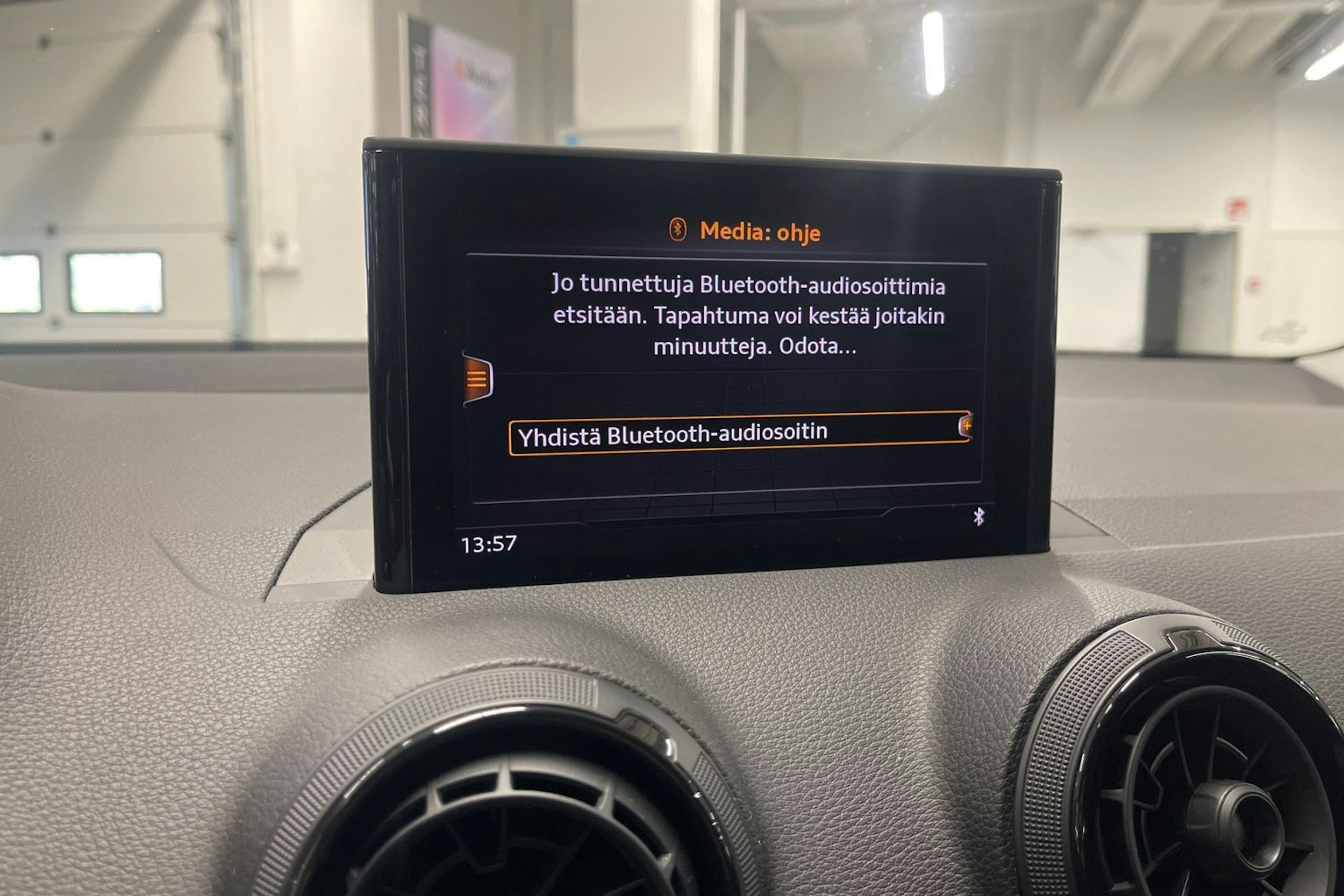 Harmaa Audi Q2 2018 kuva 21.