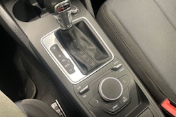 Harmaa Audi Q2 2018 kuva 24.