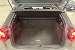 Harmaa Audi Q2 2018 kuva 25.