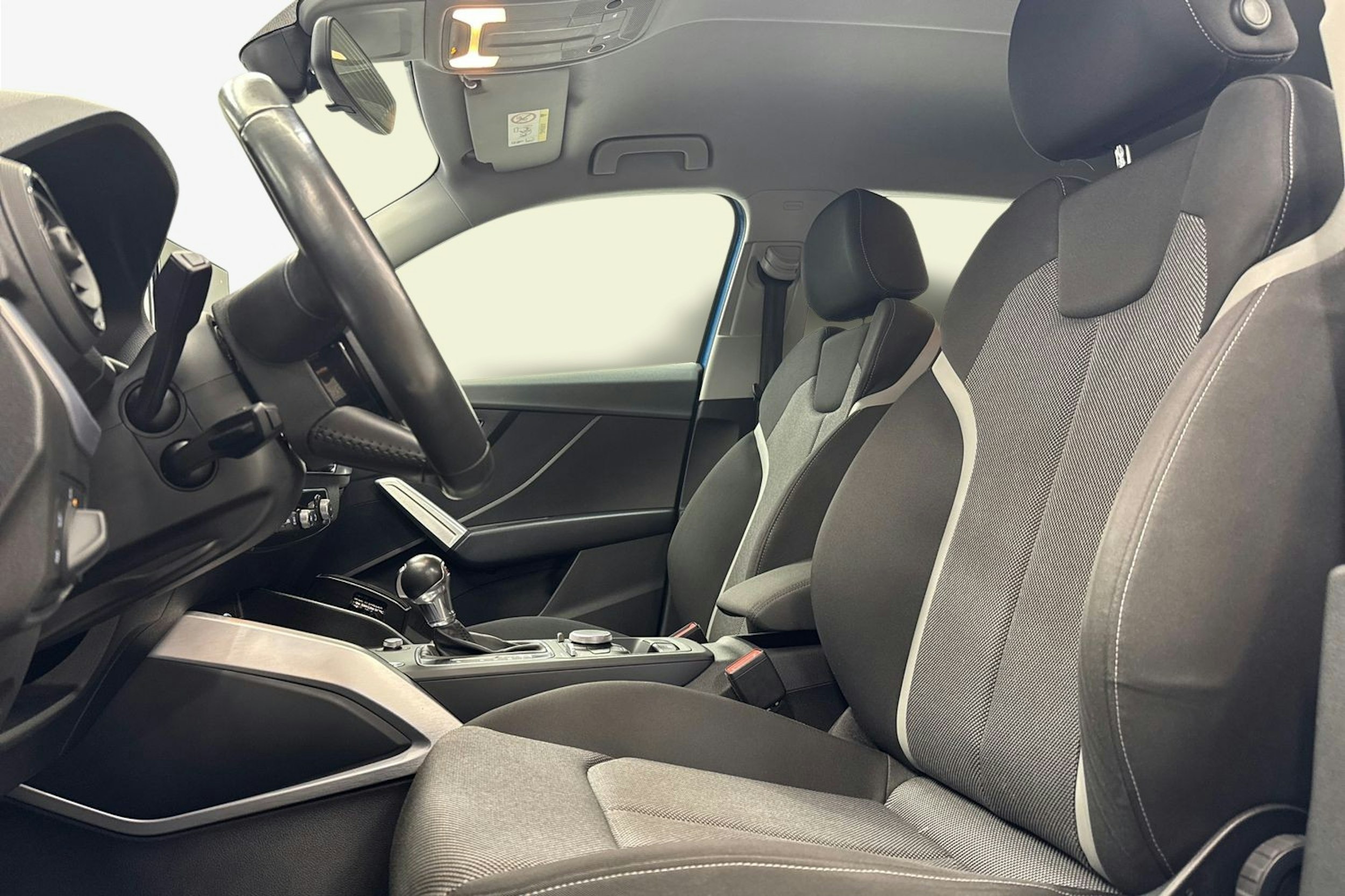 Sininen Audi Q2 2018 kuva 11.