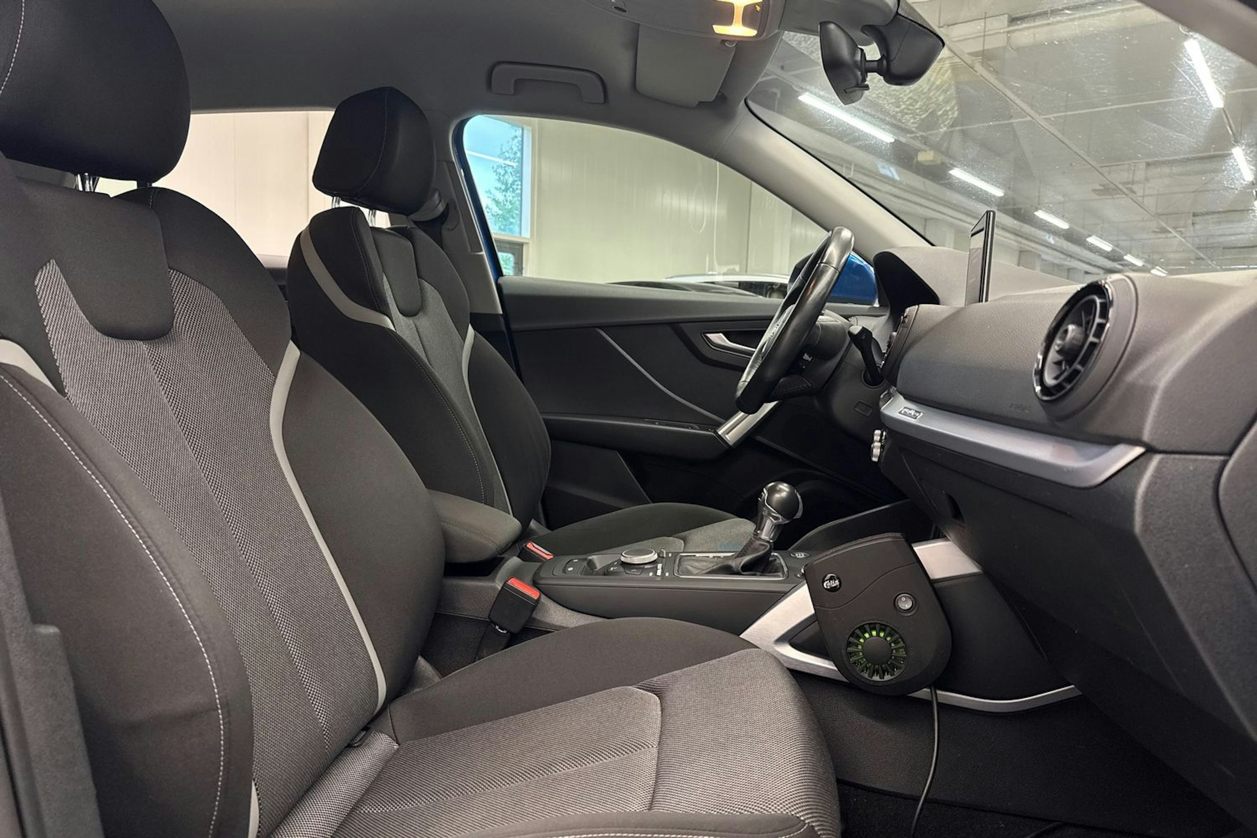 Sininen Audi Q2 2018 kuva 13.