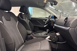 Sininen Audi Q2 2018 kuva 13.