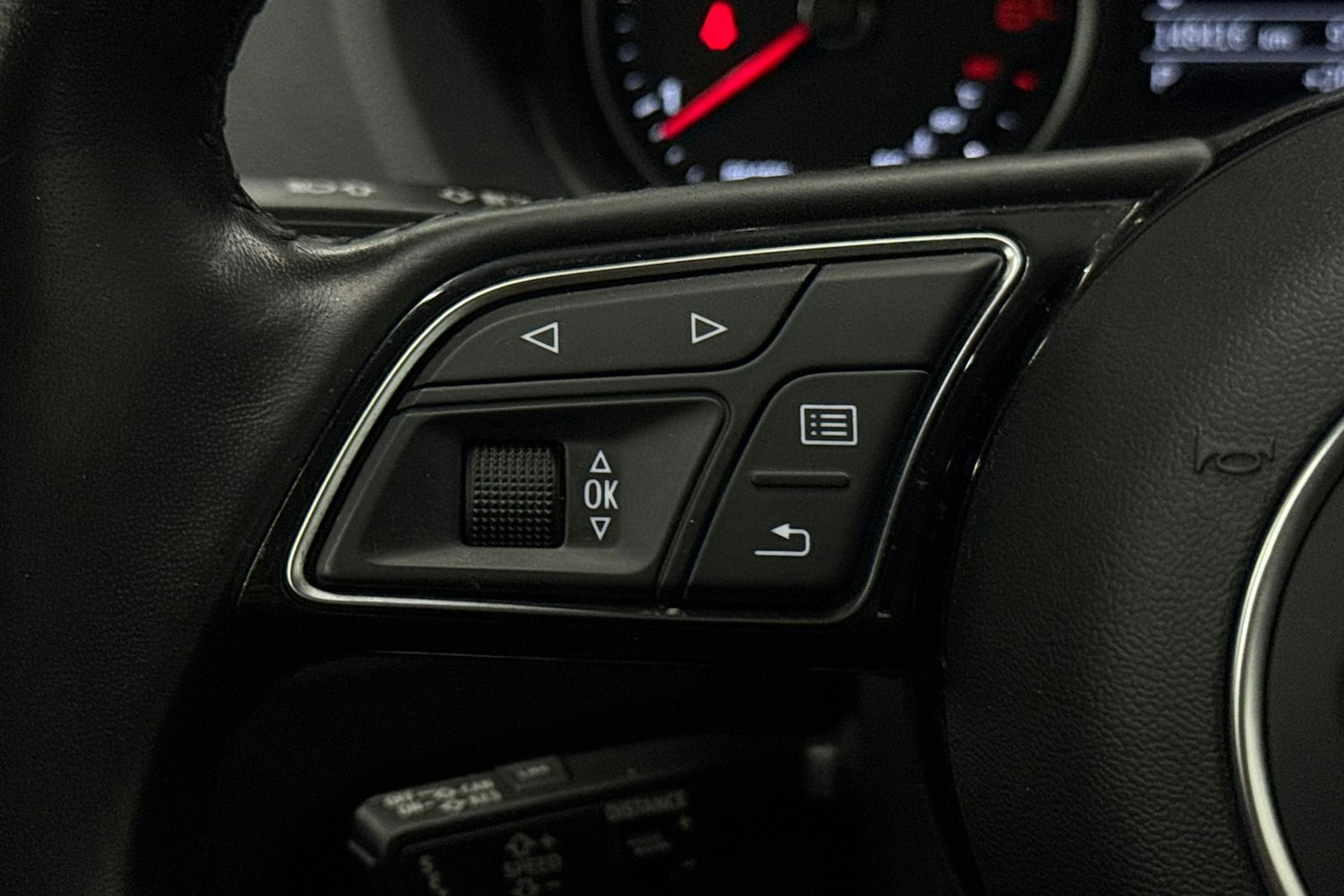 Sininen Audi Q2 2018 kuva 16.