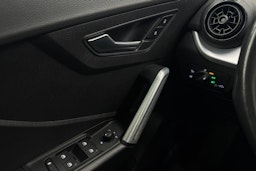 Sininen Audi Q2 2018 kuva 19.
