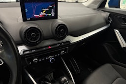 Sininen Audi Q2 2018 kuva 21.