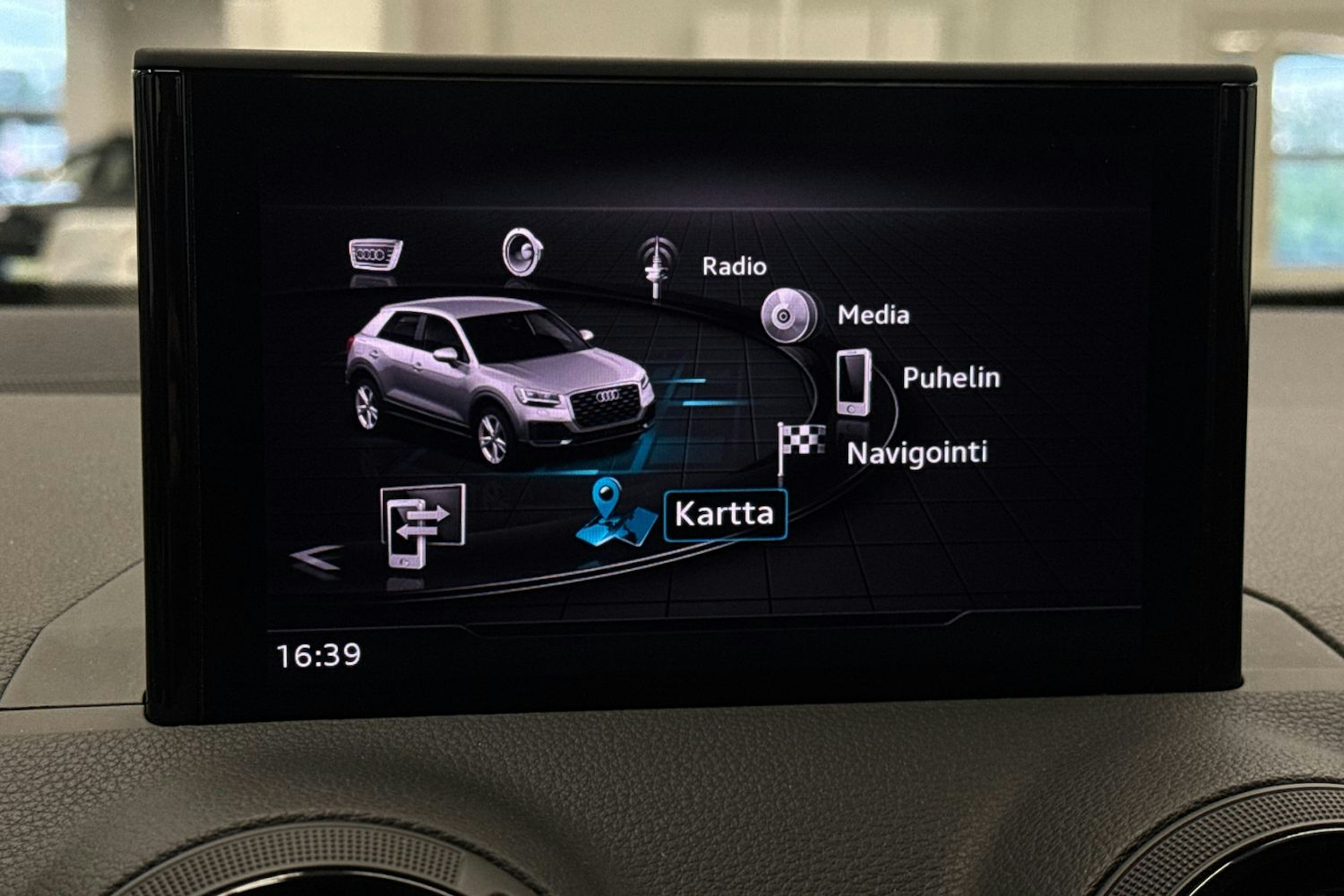 Sininen Audi Q2 2018 kuva 23.