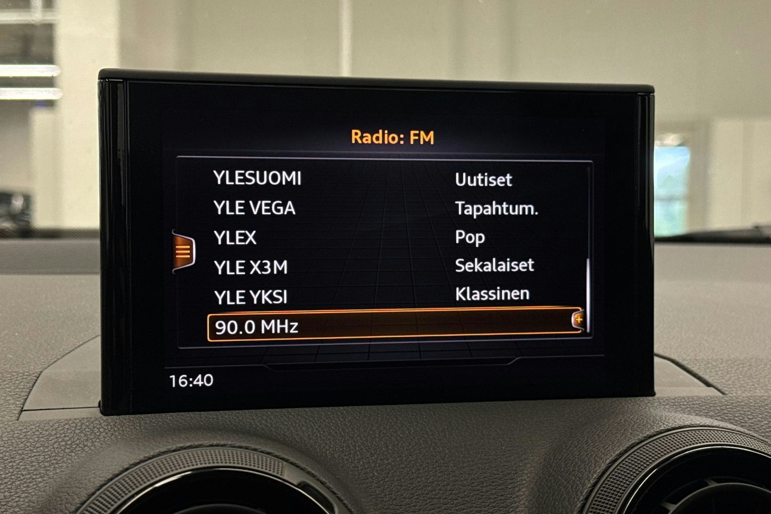 Sininen Audi Q2 2018 kuva 27.