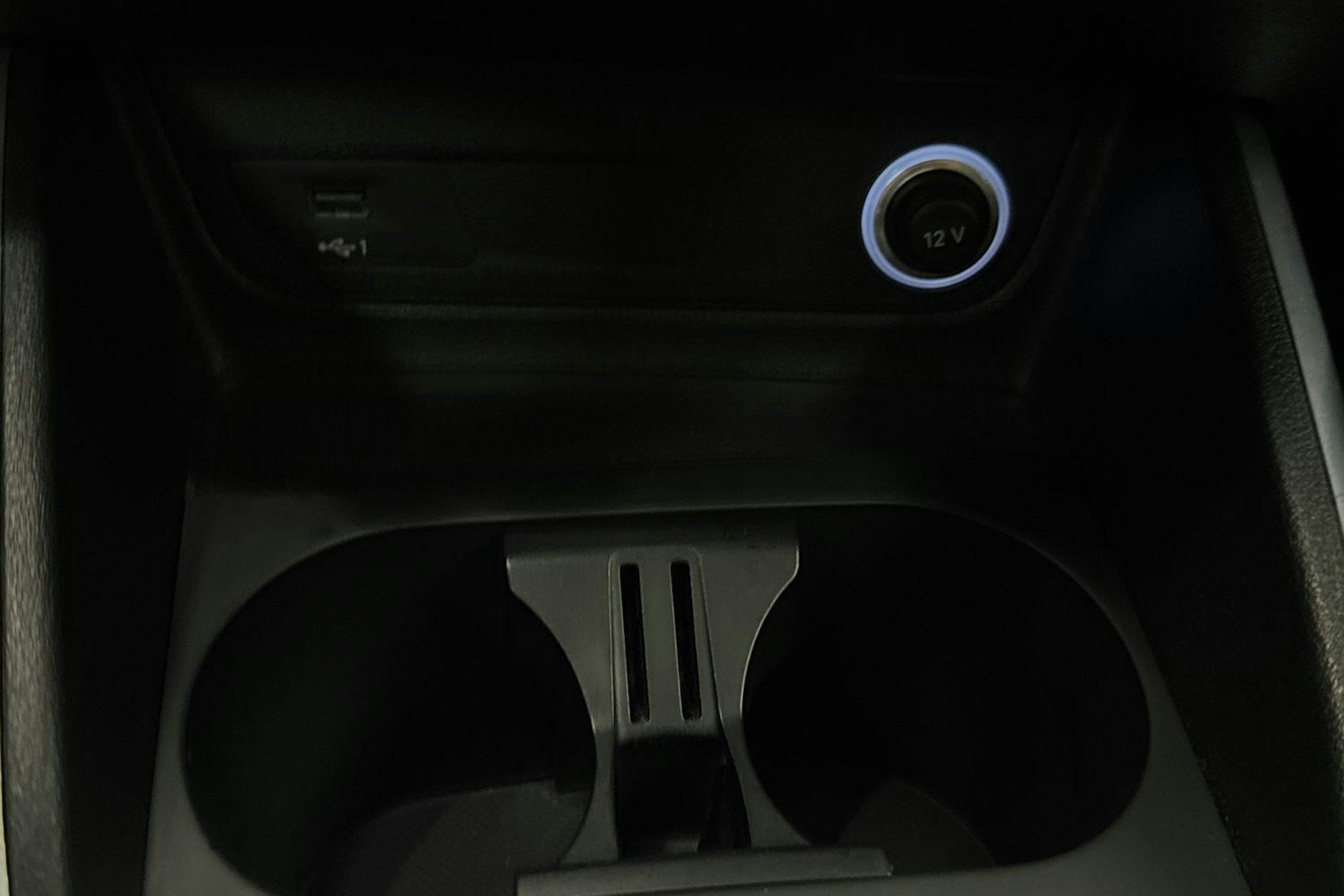 Sininen Audi Q2 2018 kuva 33.