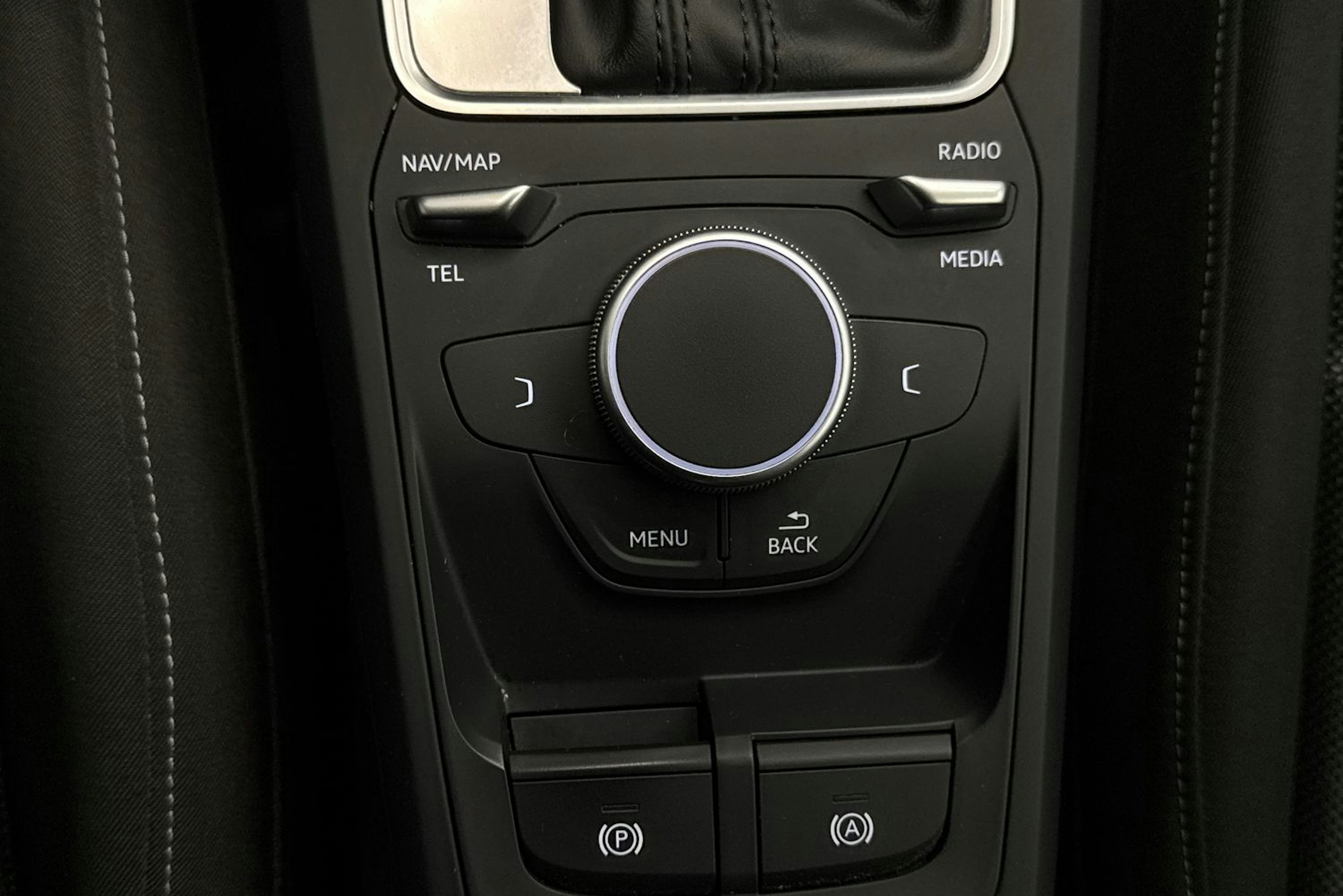 Sininen Audi Q2 2018 kuva 35.