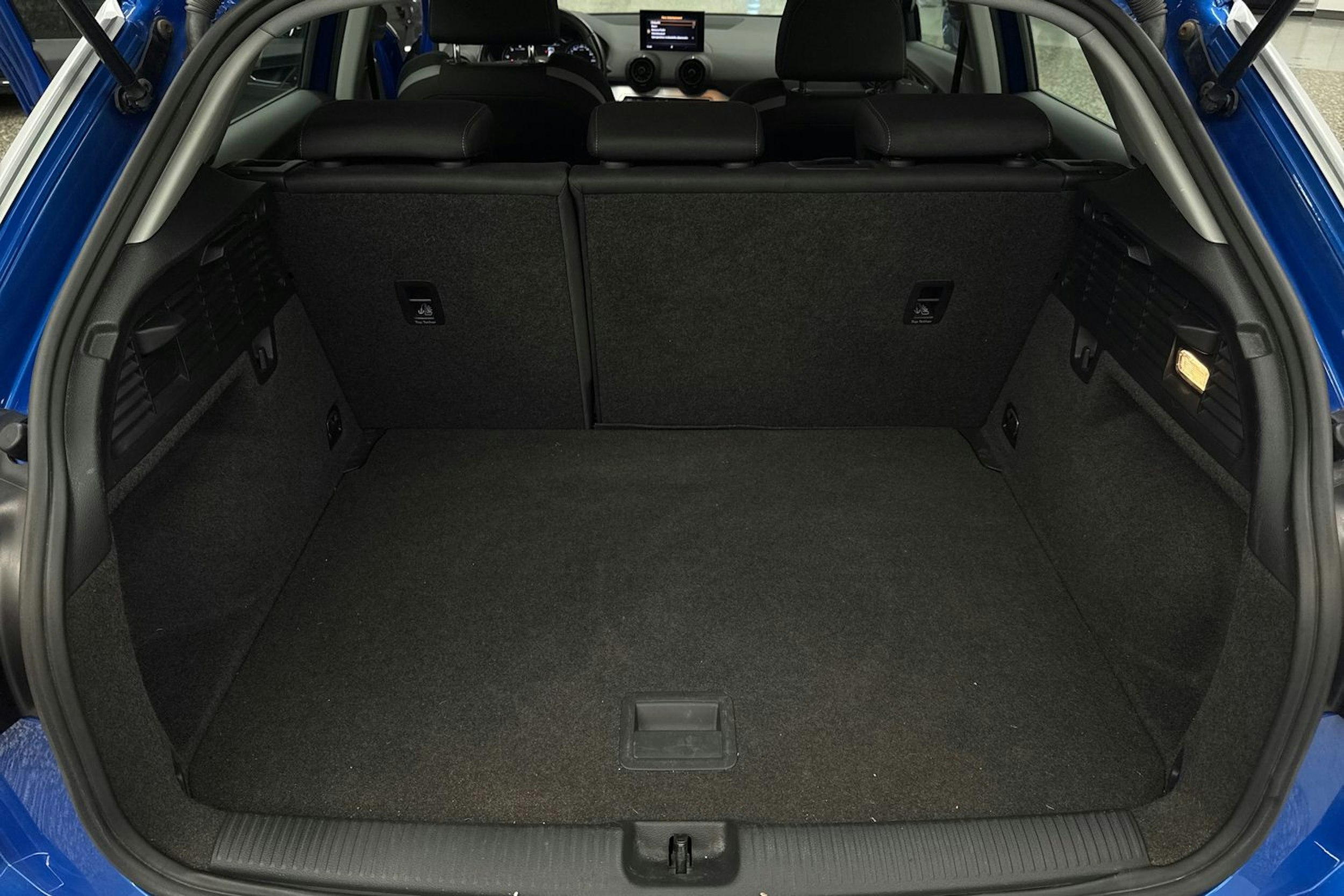 Sininen Audi Q2 2018 kuva 37.