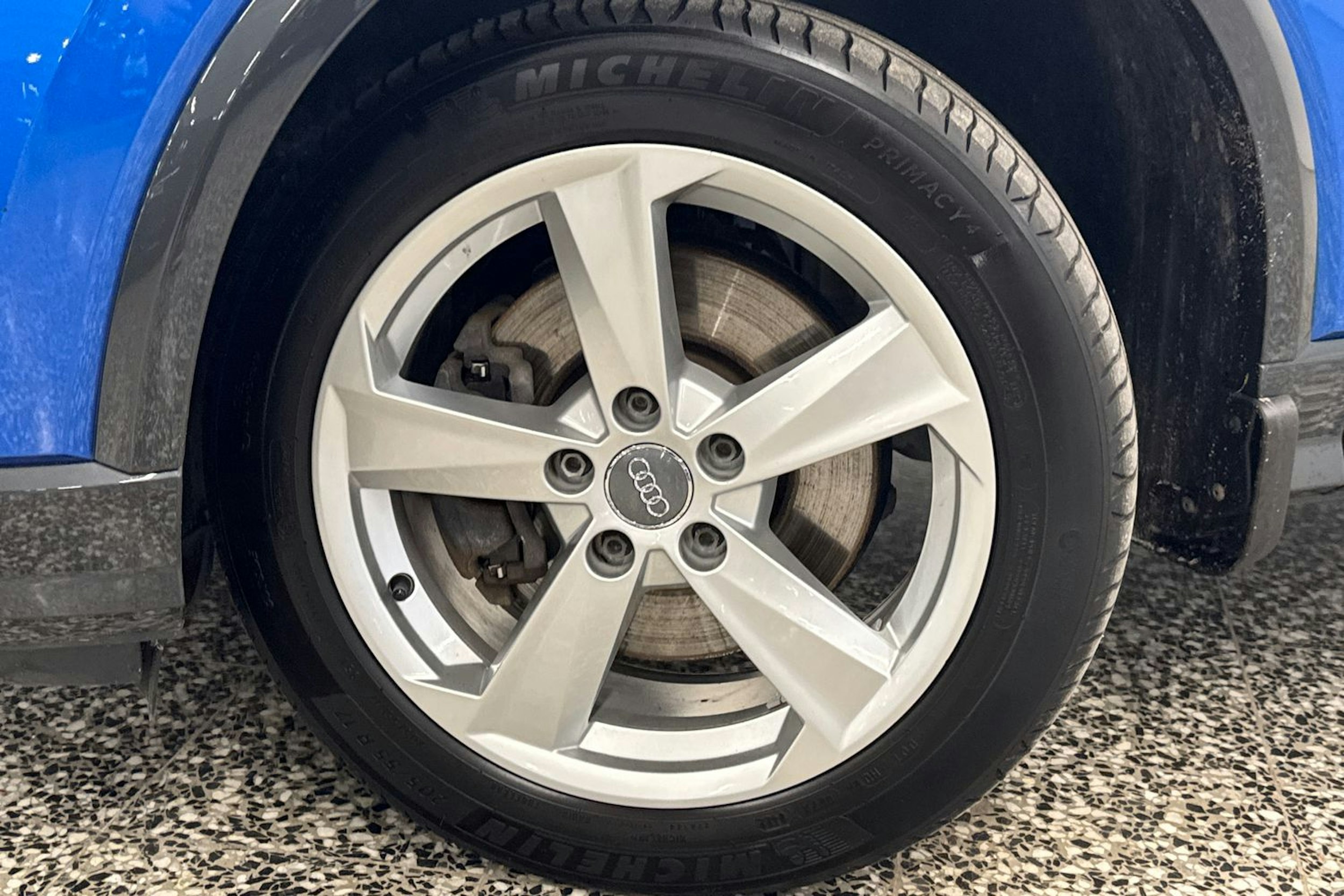 Sininen Audi Q2 2018 kuva 38.