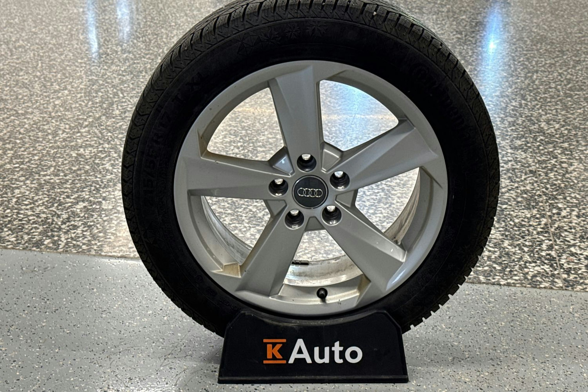 Sininen Audi Q2 2018 kuva 40.