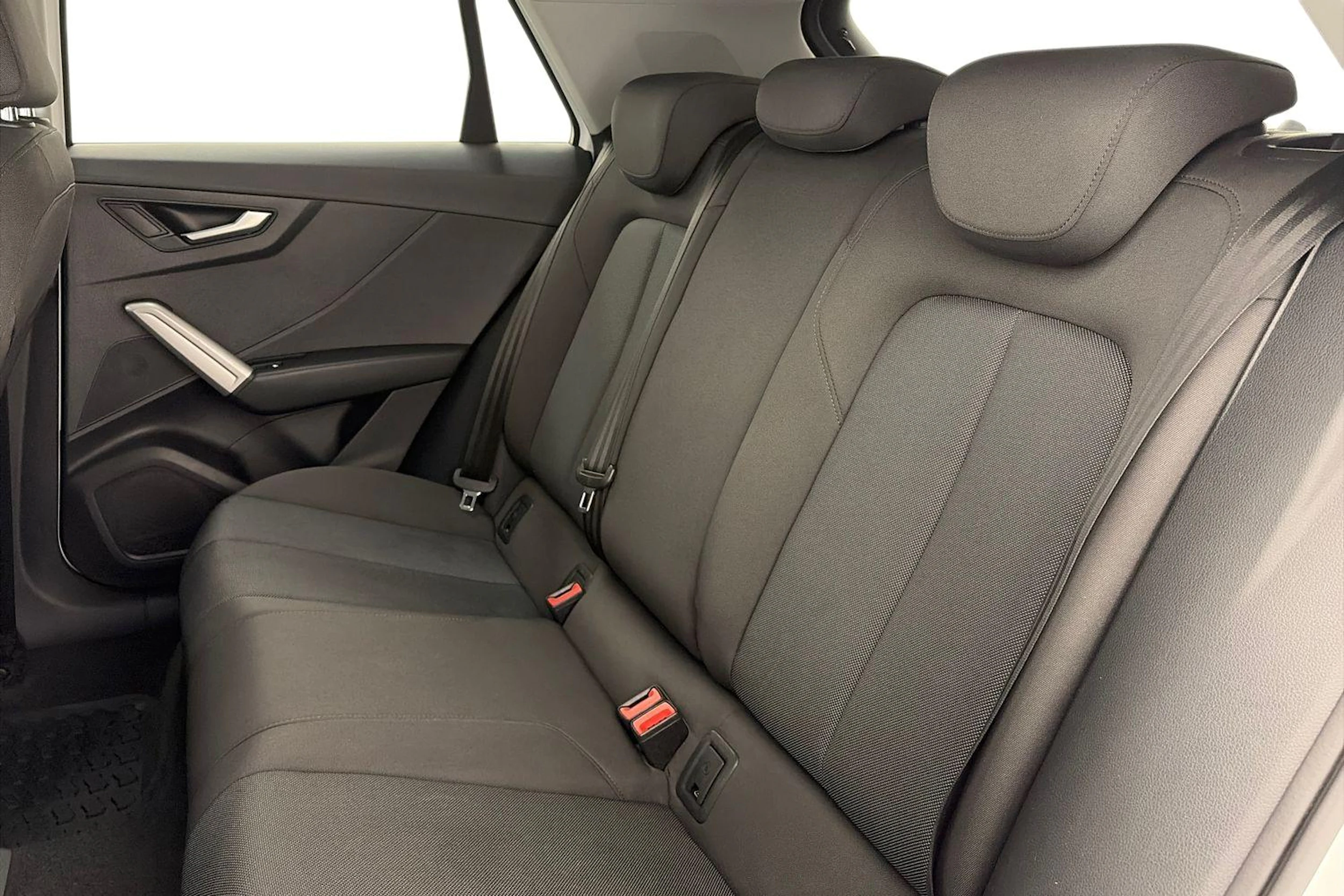 valkoinen Audi Q2 2018 kuva 8.