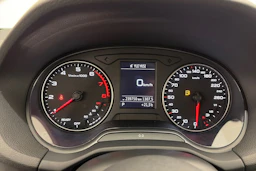 valkoinen Audi Q2 2018 kuva 12.