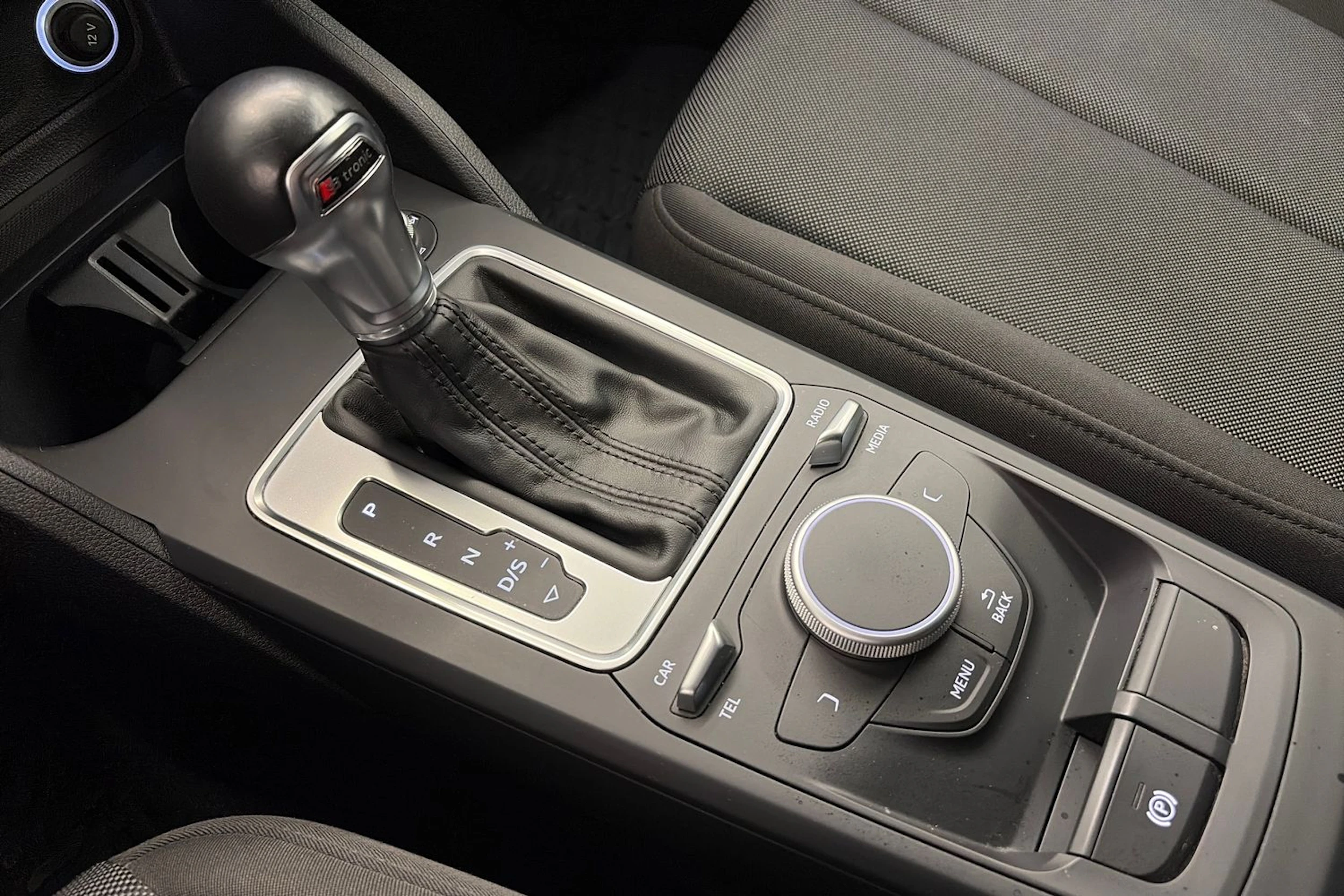 valkoinen Audi Q2 2018 kuva 20.