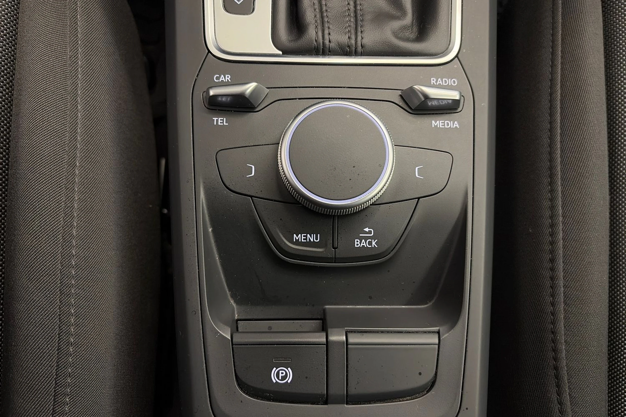 valkoinen Audi Q2 2018 kuva 21.