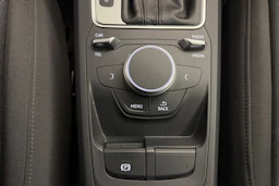 valkoinen Audi Q2 2018 kuva 21.