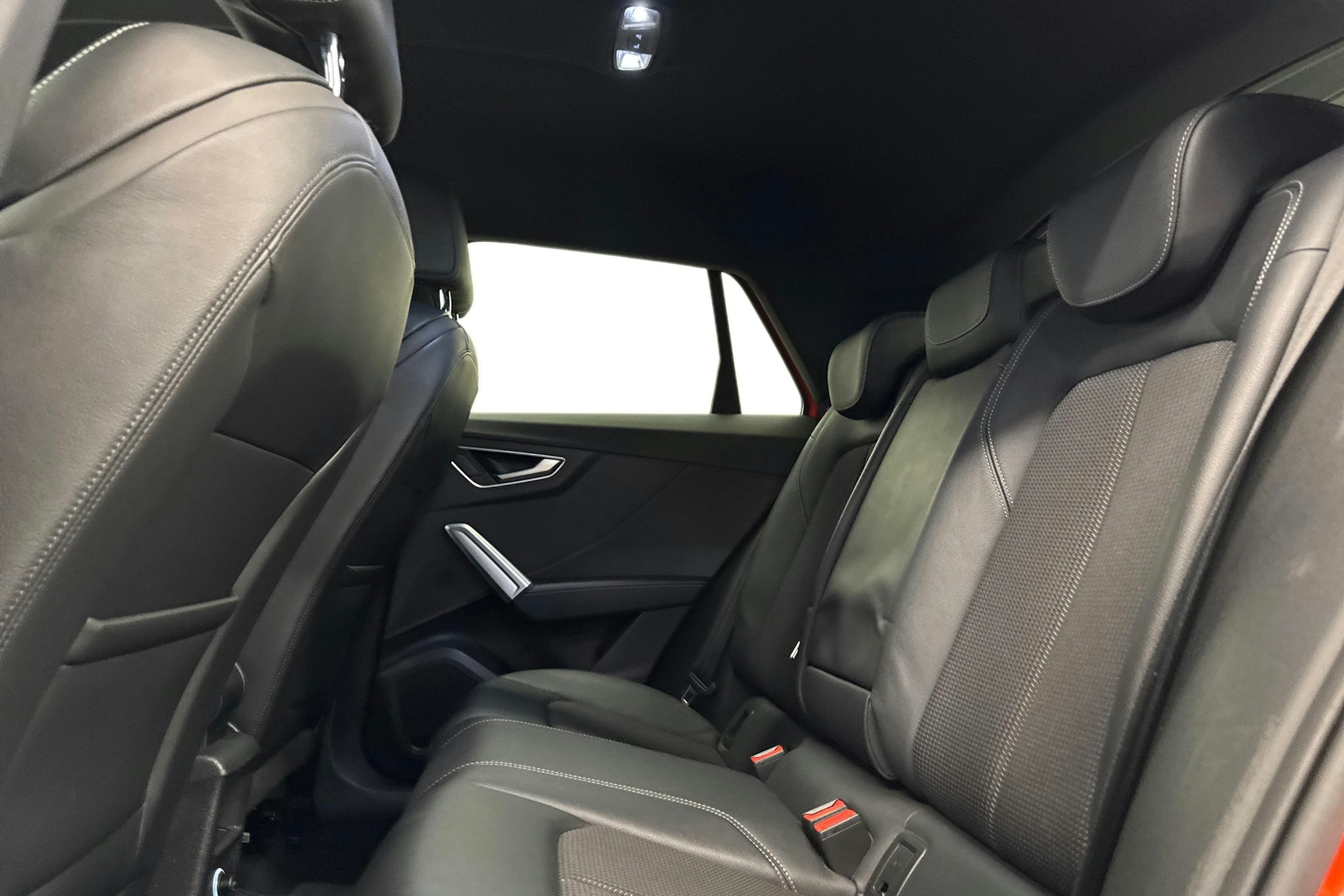 oranssi Audi Q2 2018 kuva 10.