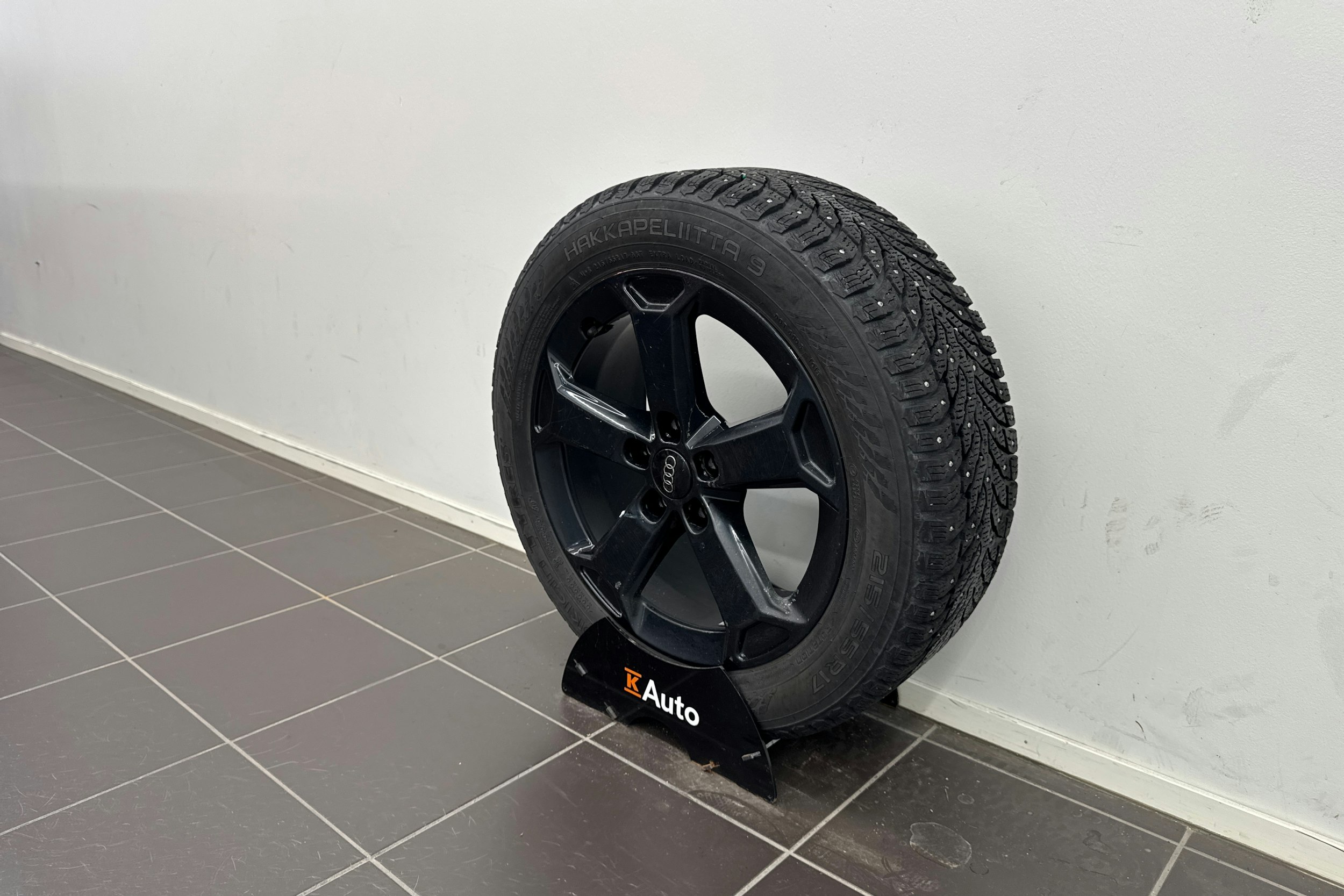 oranssi Audi Q2 2018 kuva 13.