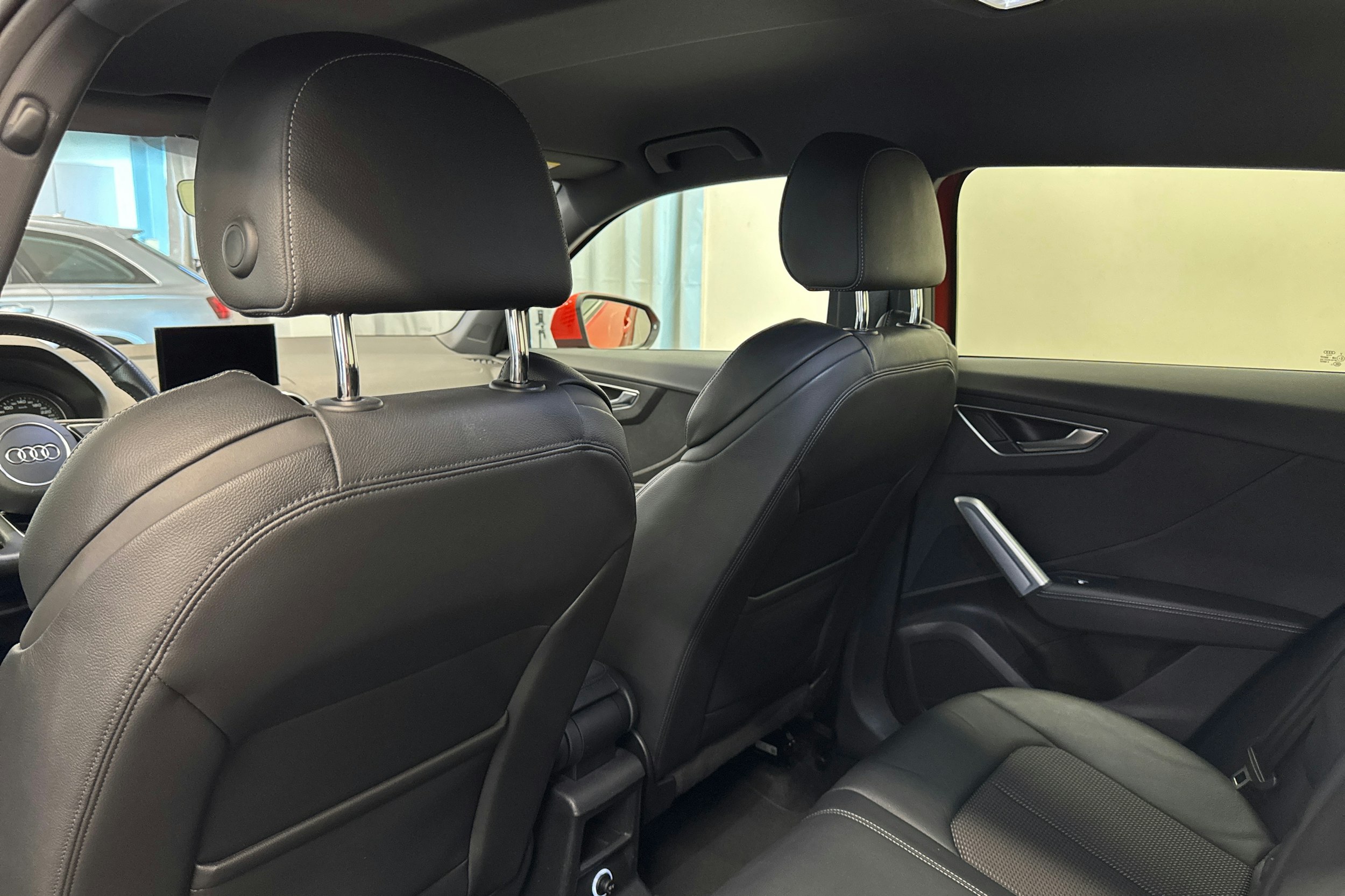oranssi Audi Q2 2018 kuva 14.